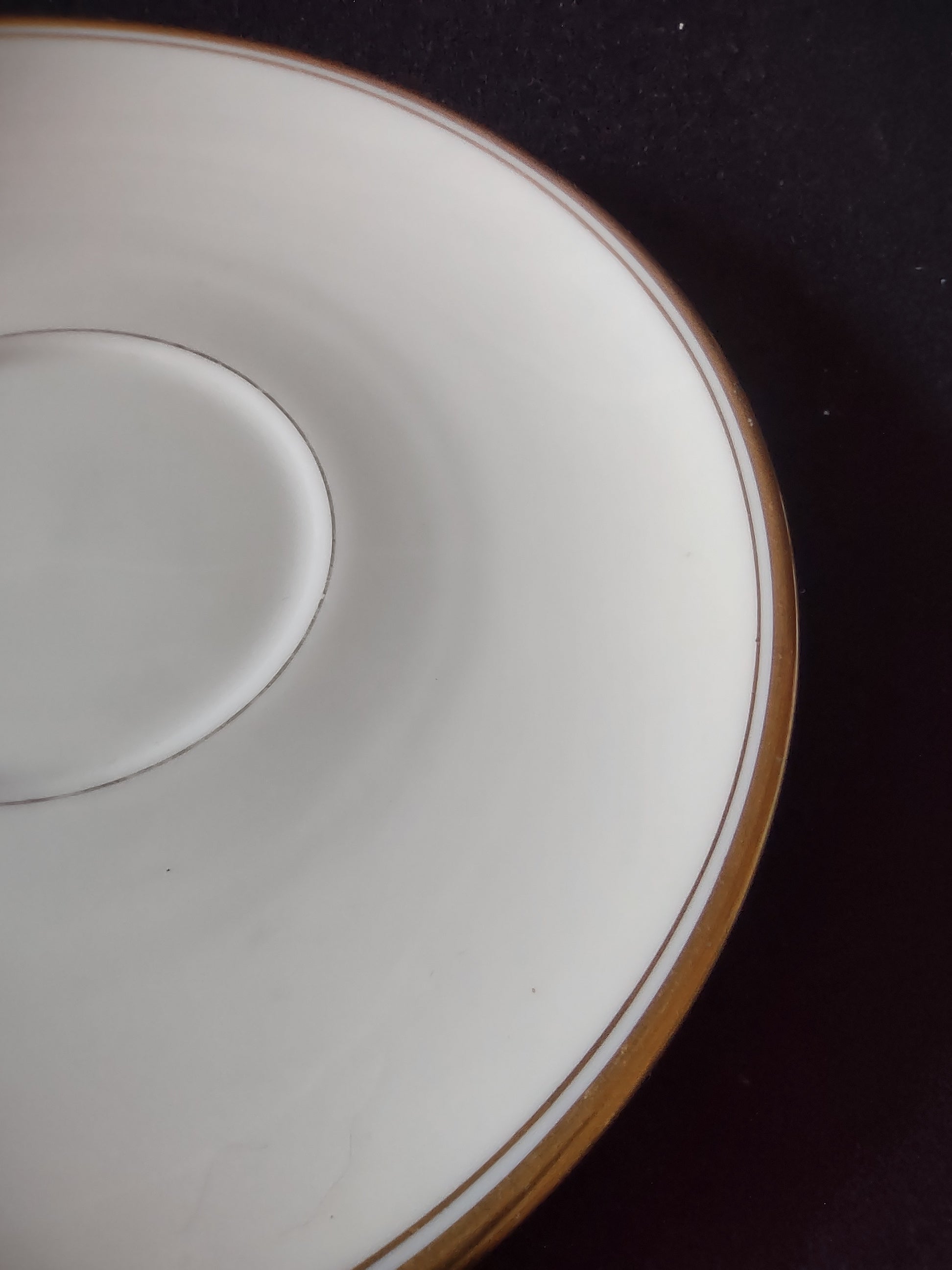 Franciscan China gold band saucer - rim and cup ring detail