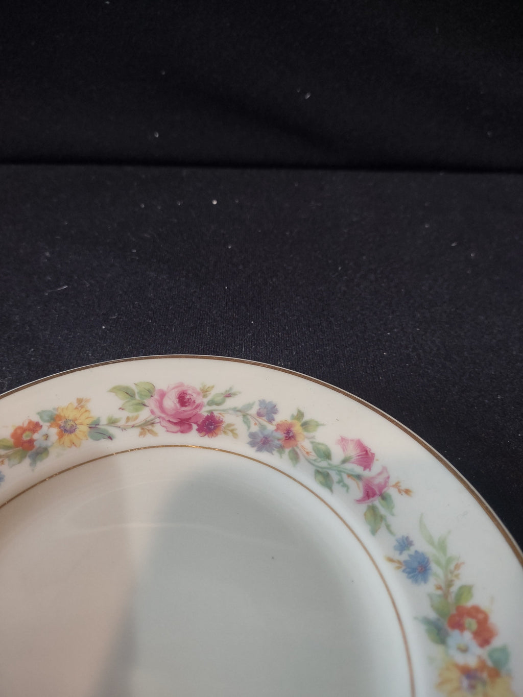 Vintage Syracuse China Cliftondale floral plate detail right