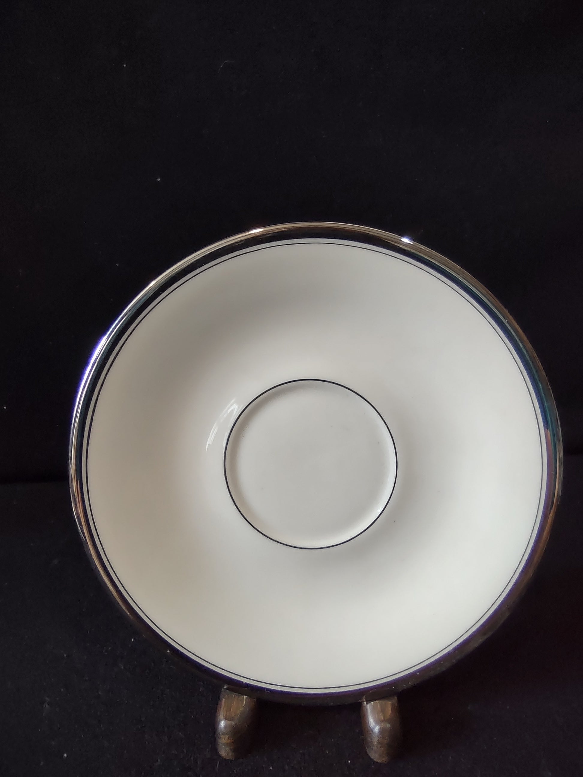 Syracuse China Countess saucer top view showing platinum rim band