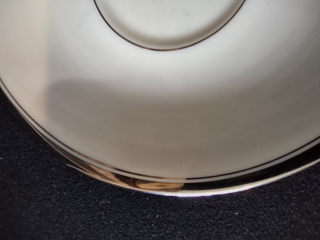 Syracuse China Countess saucer rim discoloration detail