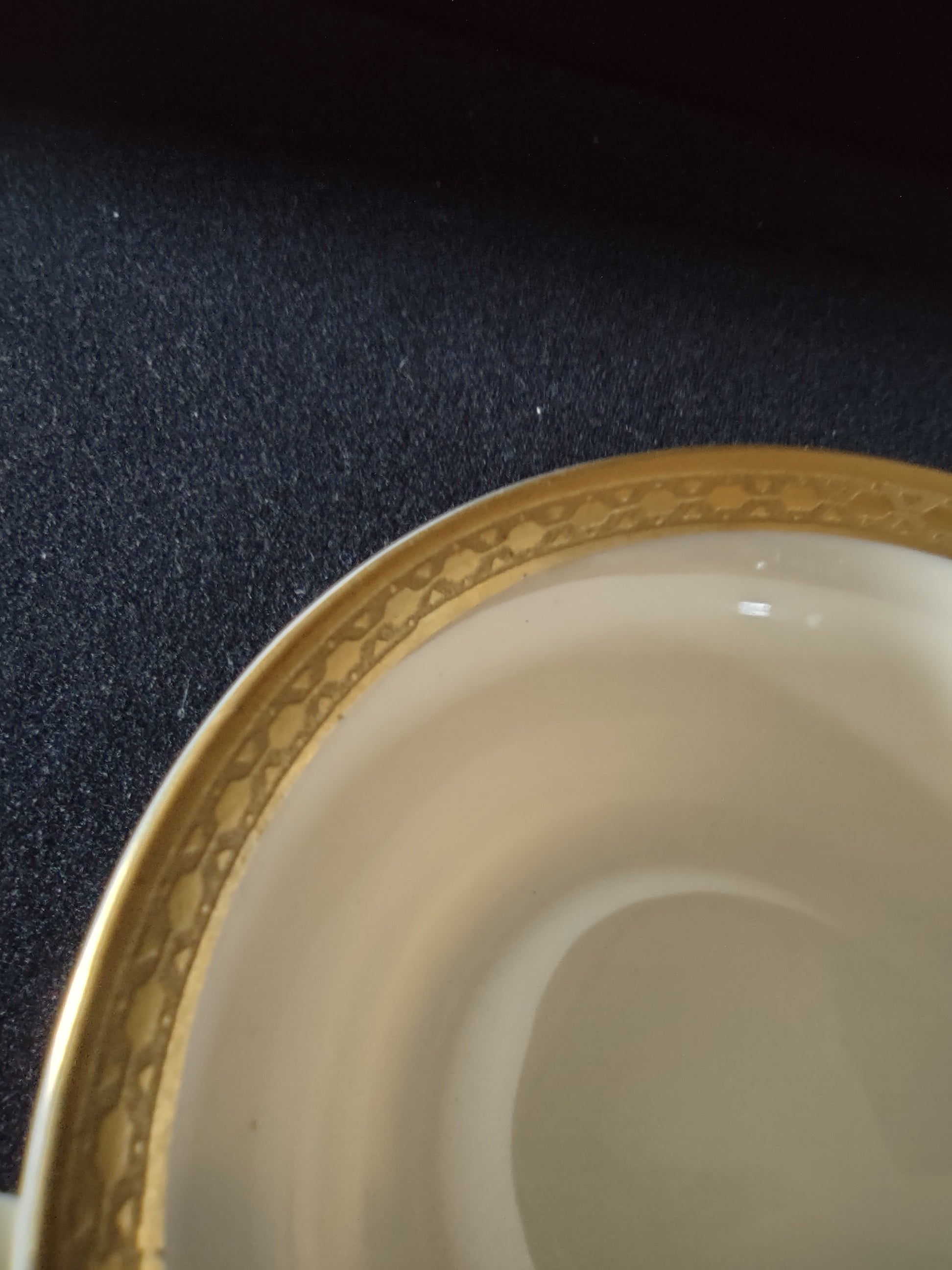 Syracuse China Wayne saucer close-up of gold band
