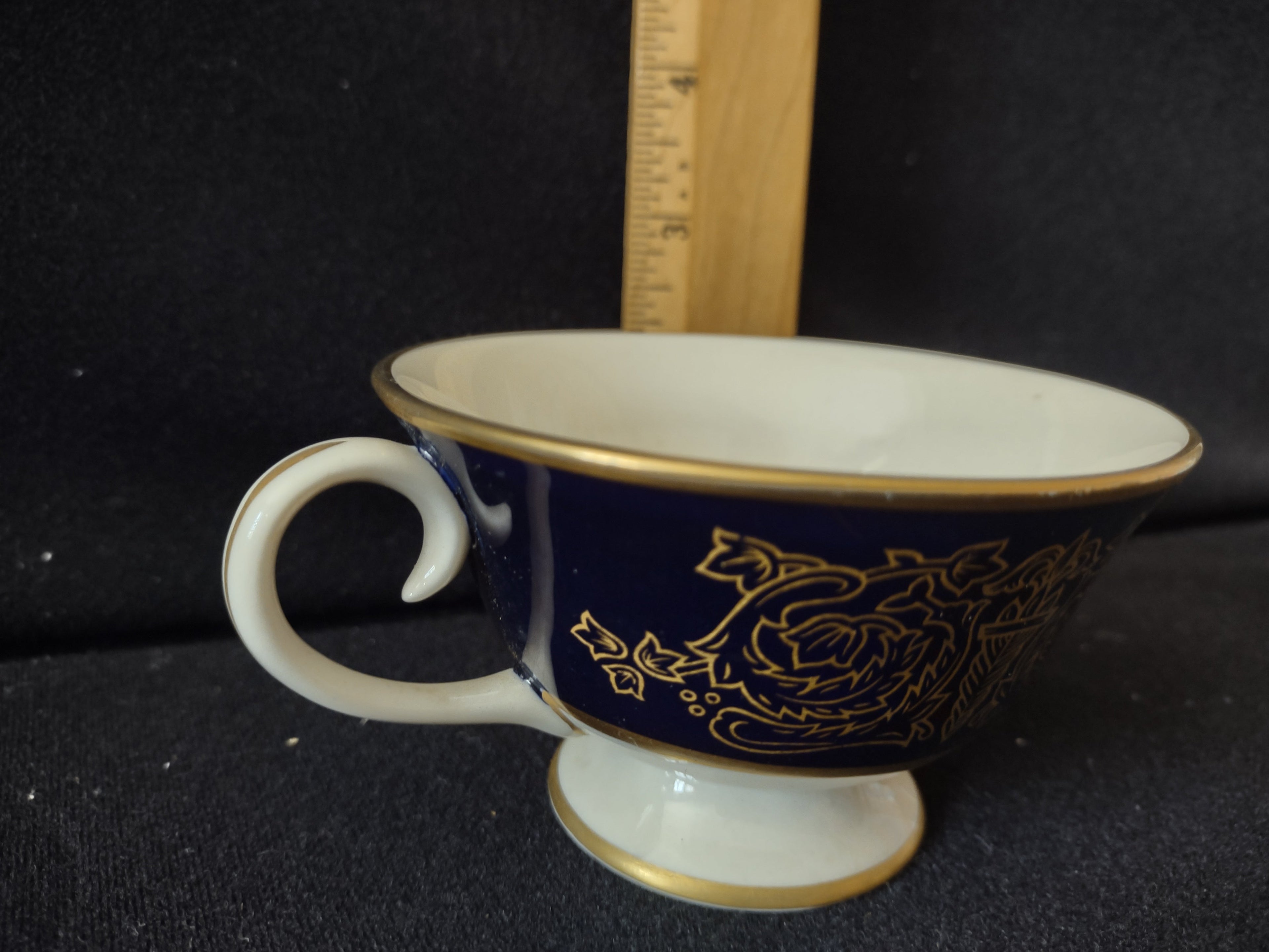 Alvin USA cobalt blue cup interior top view showing gold rim