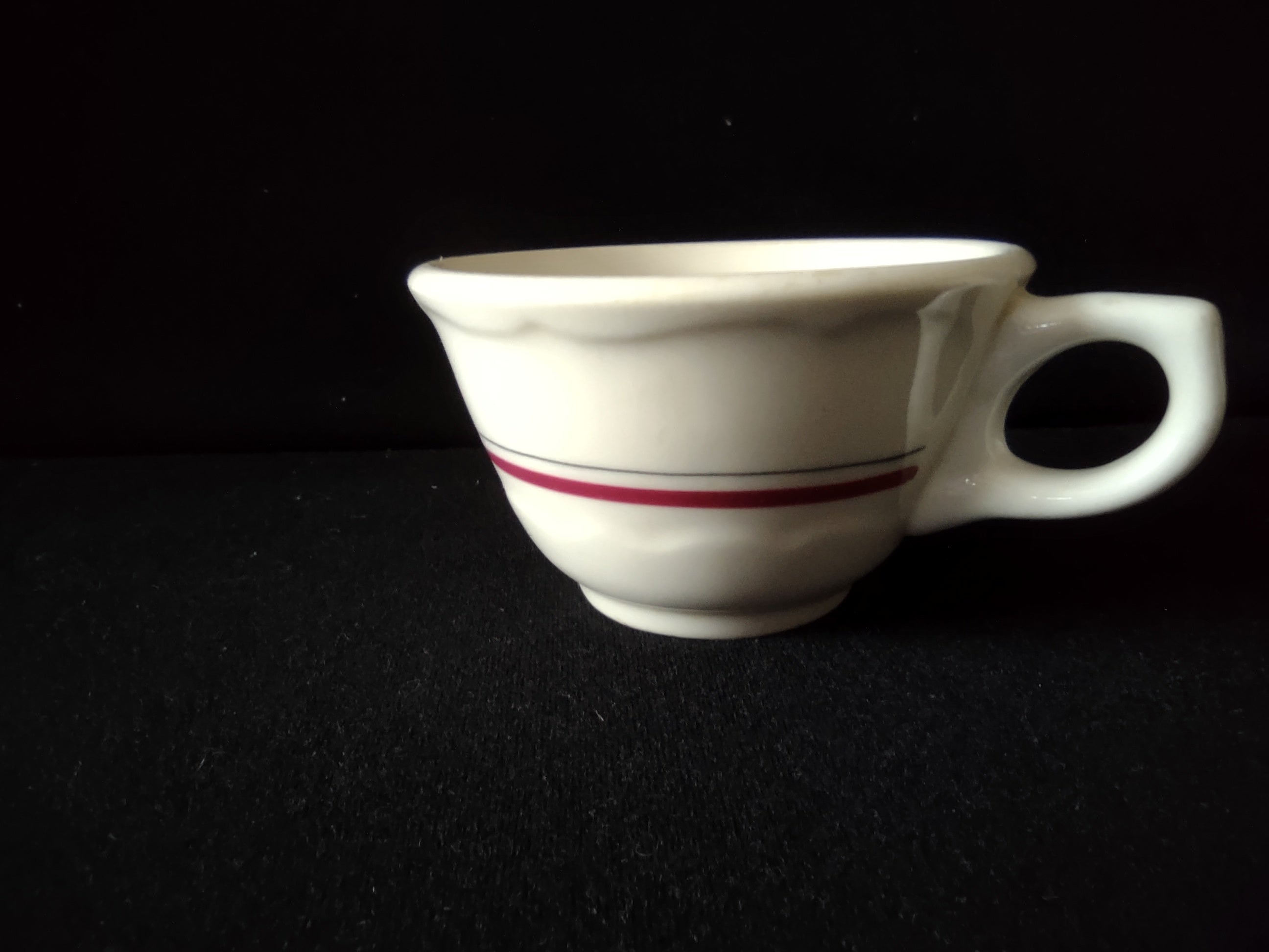 Syracuse China 95-J diner cup front view showing red and black stripe