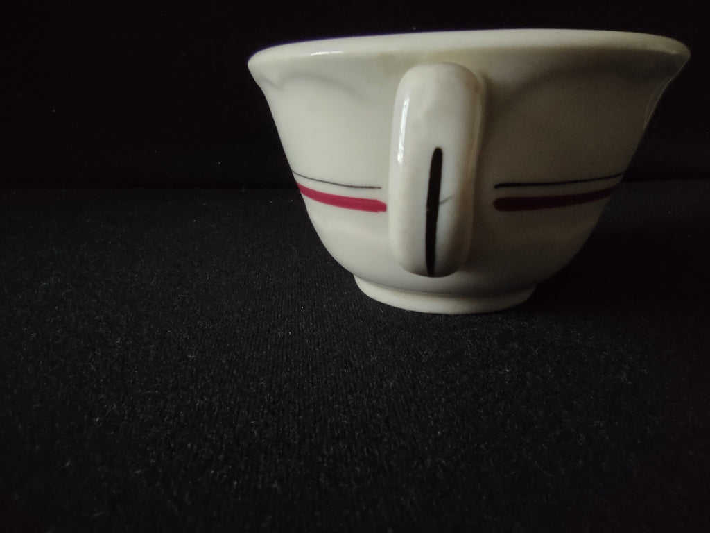 Syracuse China 95-J diner cup handle side view