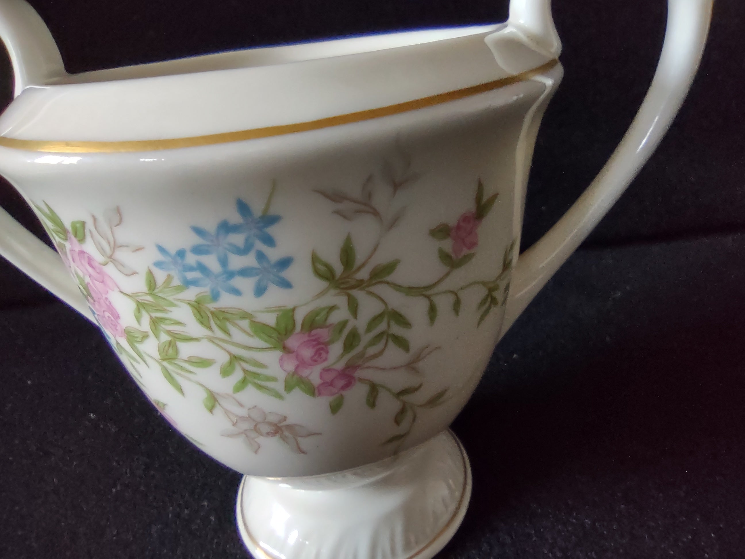 Vintage floral open sugar bowl close-up of handle and chip at rim
