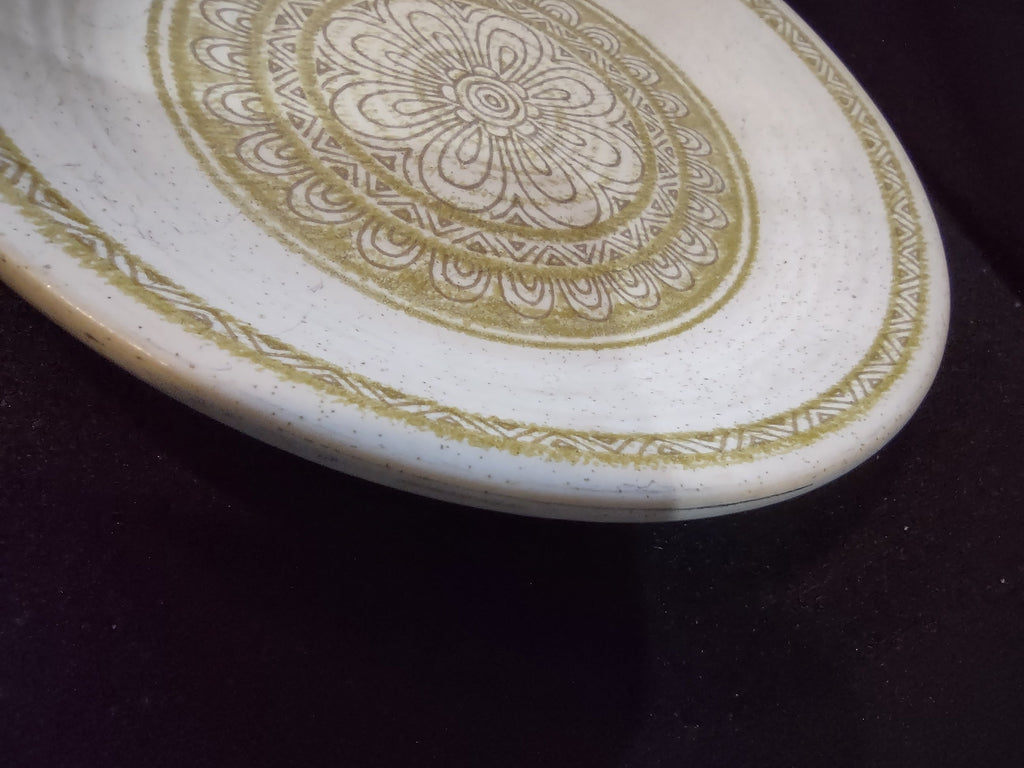 Vintage Olive Green Mandala Medallion Stoneware Plate - border detail