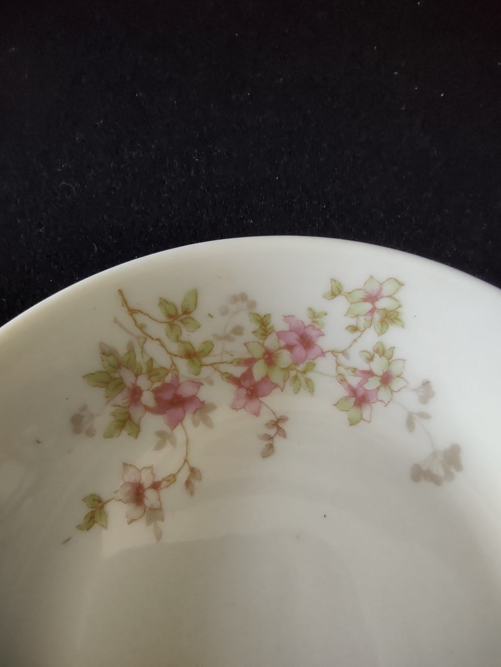 Back of O.P. Co. Syracuse China berry bowl showing unglazed foot ring