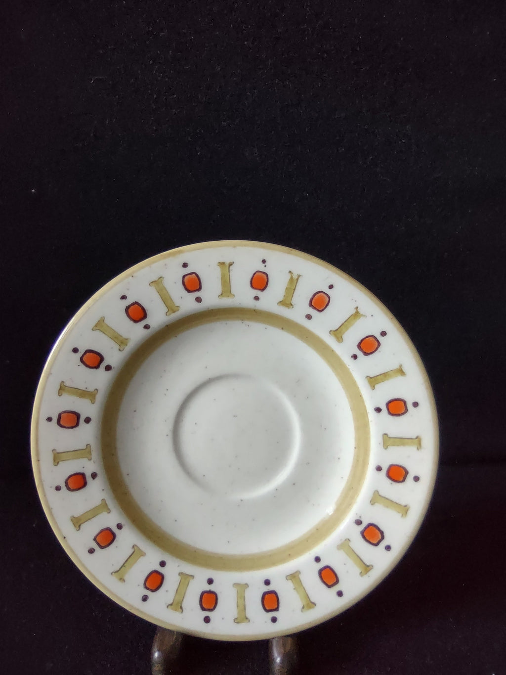 Vintage Metlox Poppytrail Navajo saucer showing full orange medallion and olive I-bar border pattern