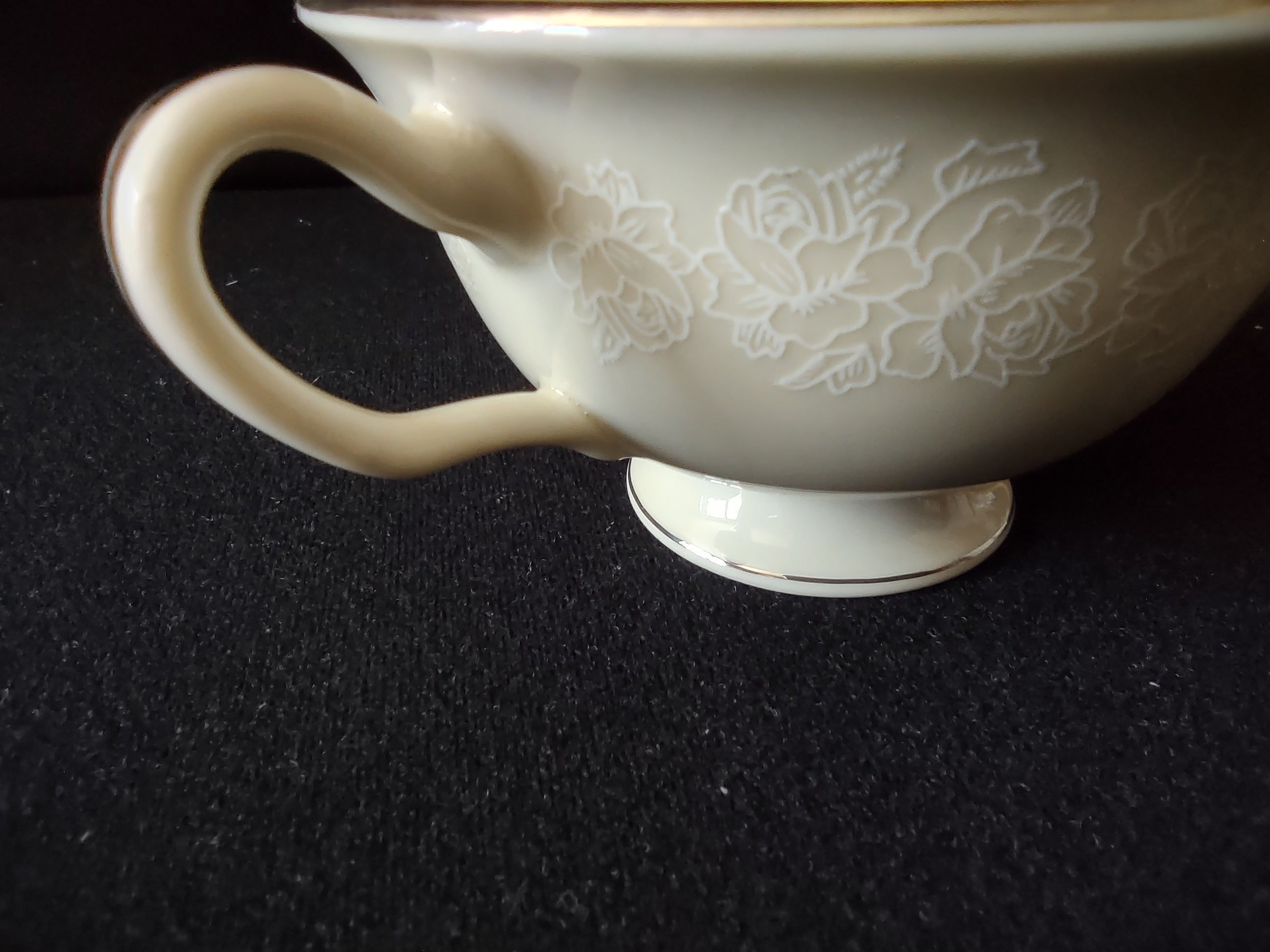 Vintage Cathedral Fine China Embossed Rose Platinum Trim Cup [7137] - handle detail