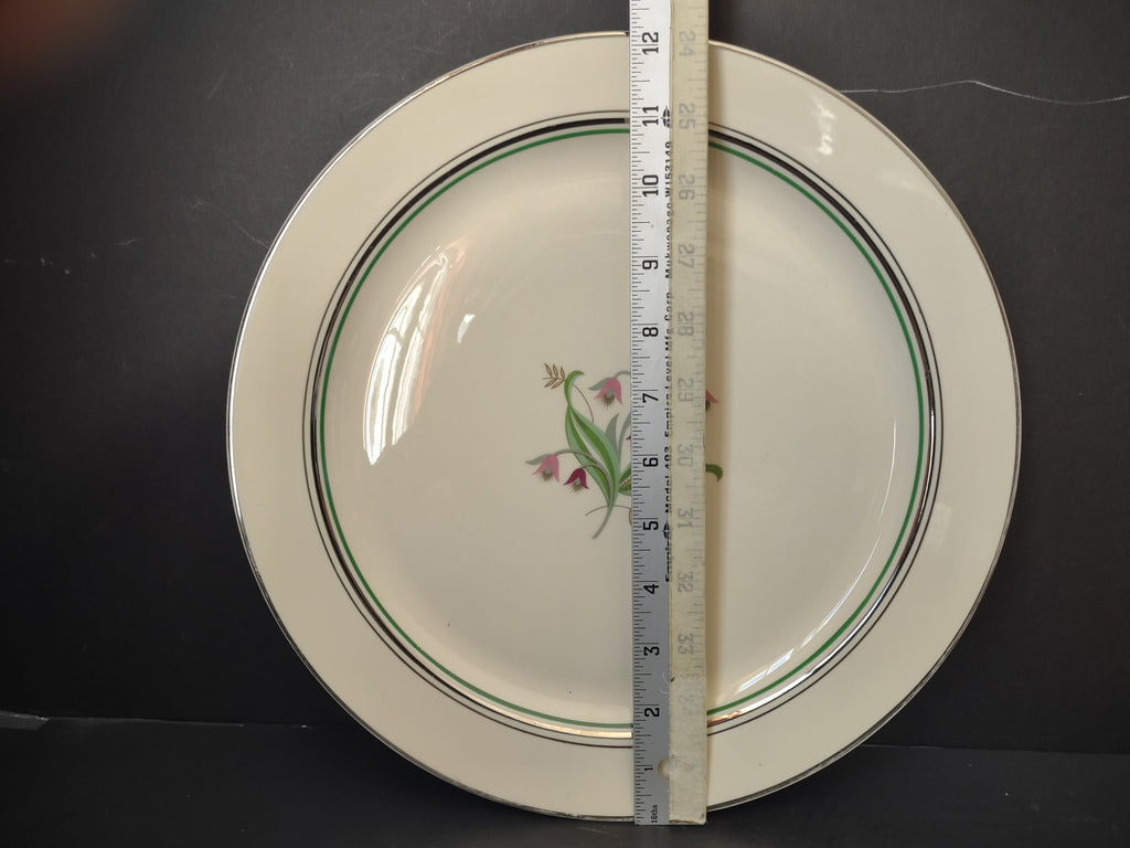 Vintage Syracuse China Old Off-White bell flower plate 10 inch - front view