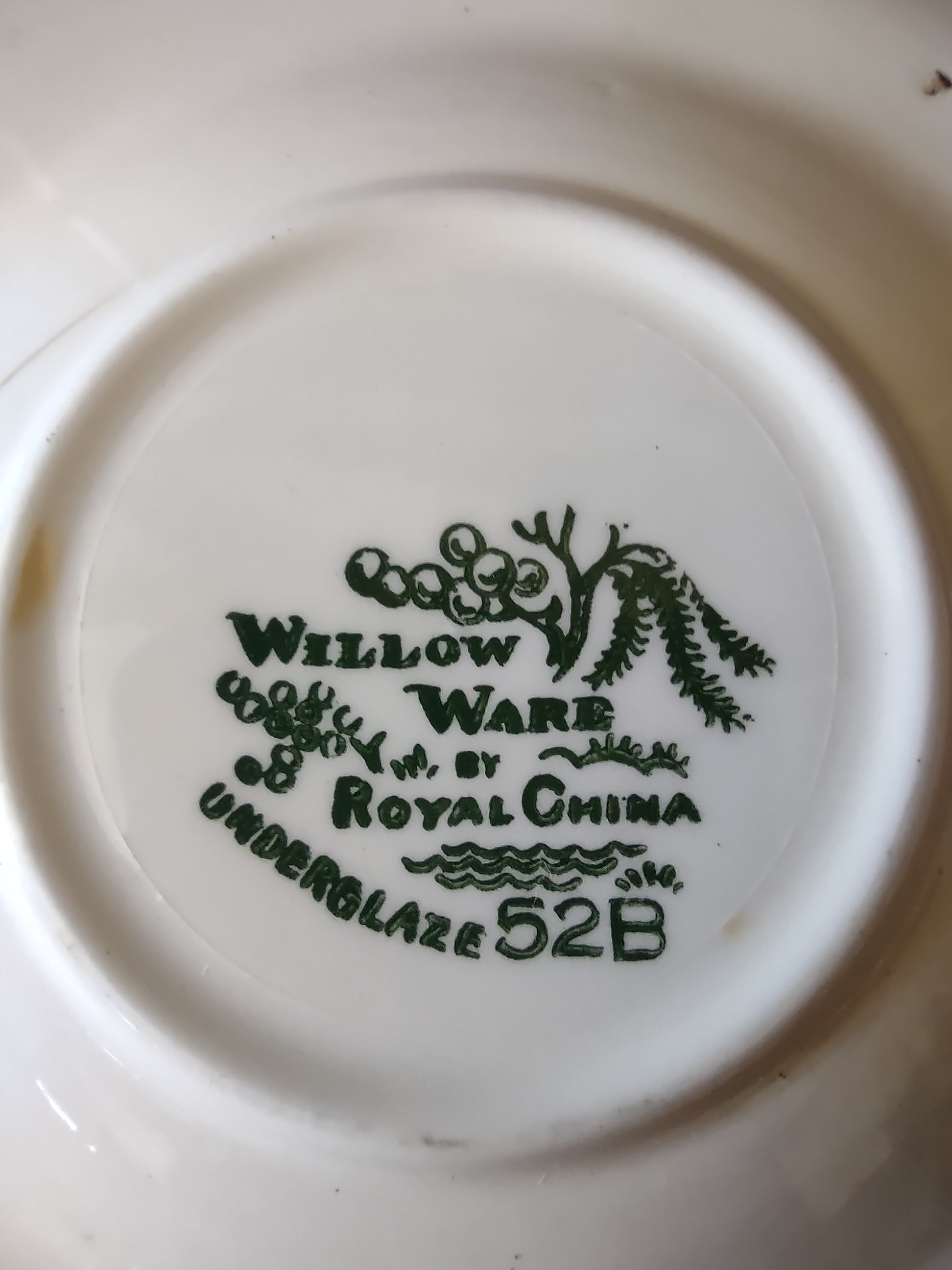 Blue Willow center scene with pagoda and willow tree
