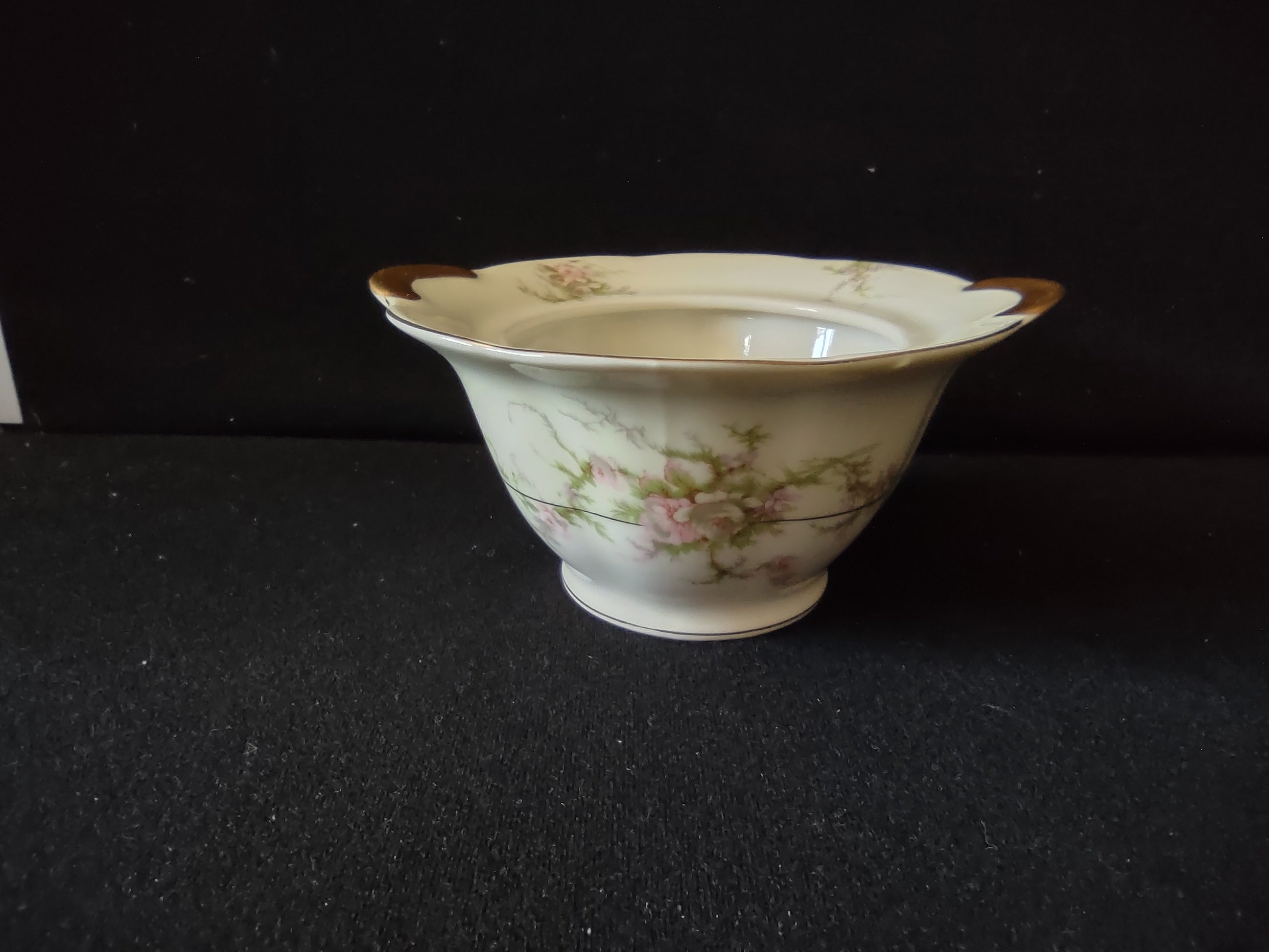 Theodore Haviland Rosalinde sugar bowl top view with ruler showing ~5 inch diameter