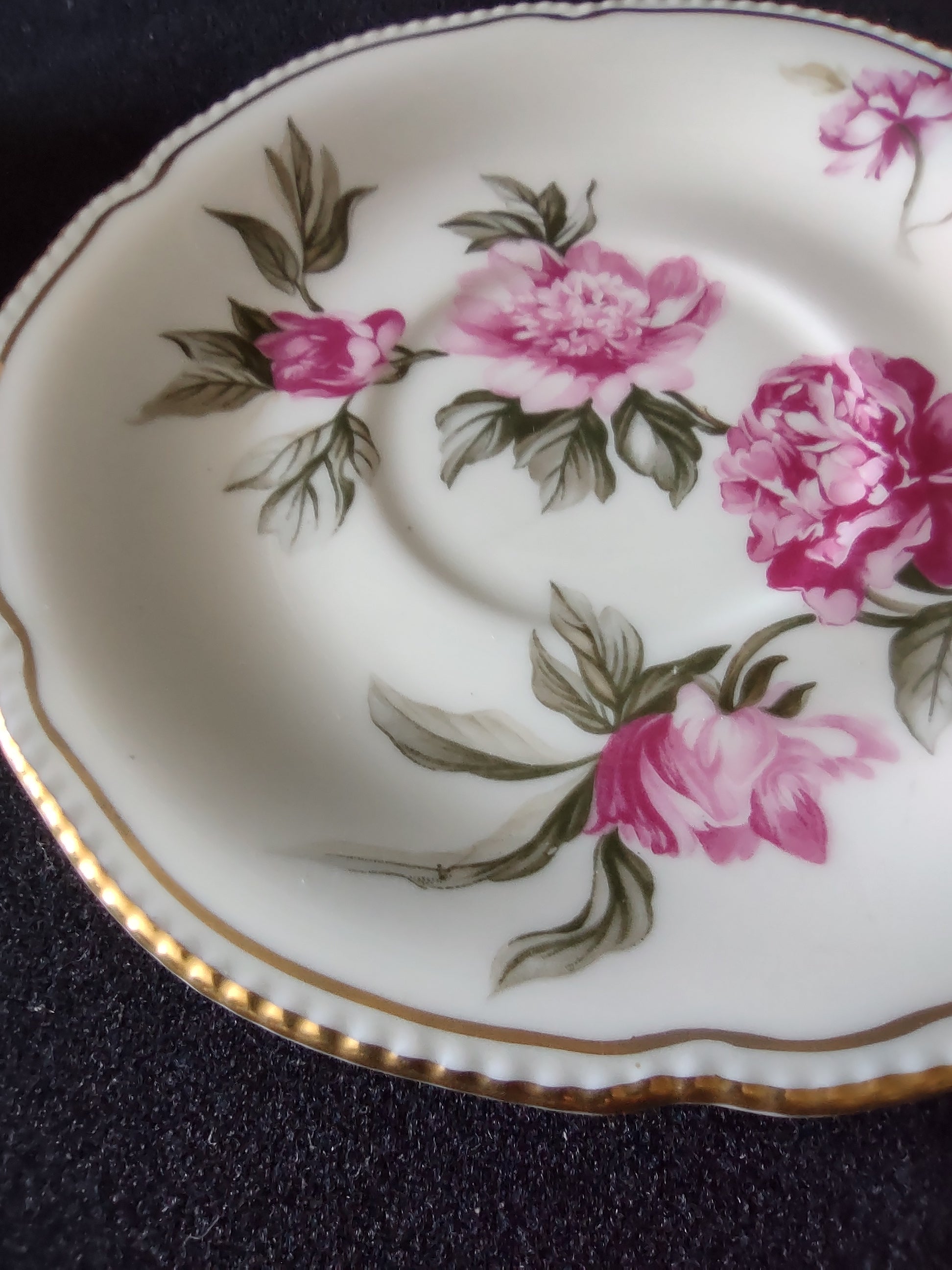 Castleton China Peony saucer close-up of scalloped gold edge