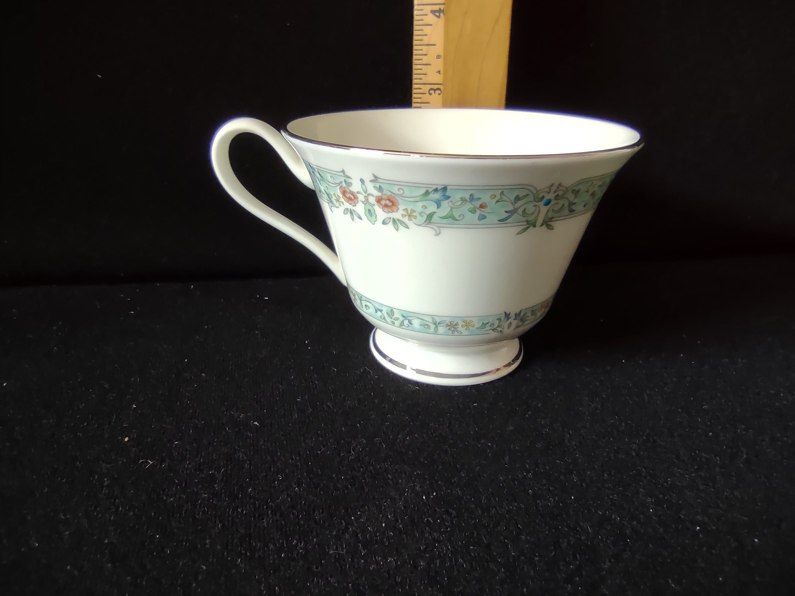 Oxford Bone China Lady Love teacup opposite side view showing full pattern
