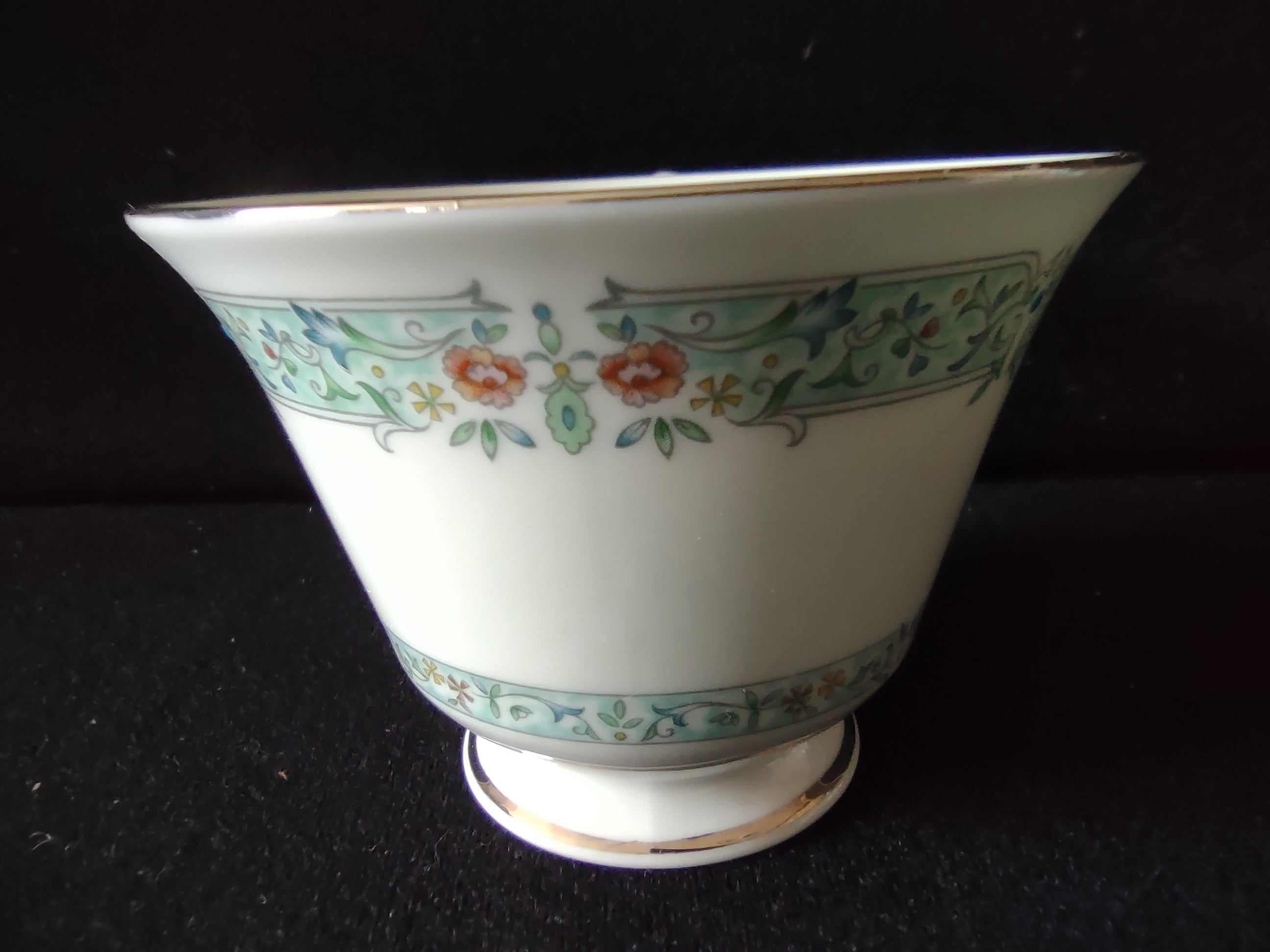 Oxford Bone China Lady Love teacup close-up of foot and handle