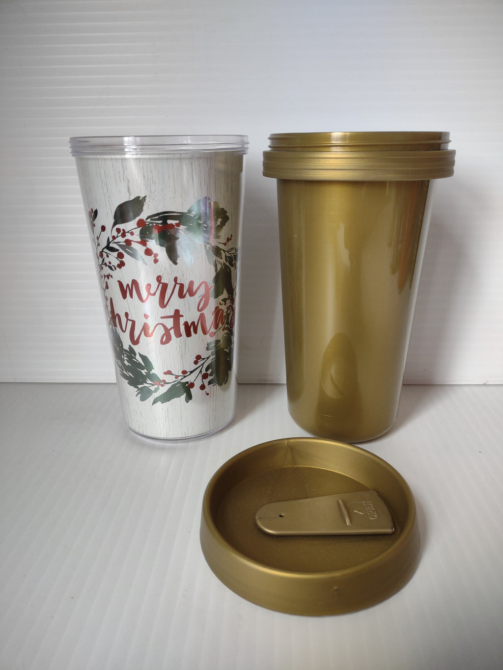 Vintage Christmas Acrylic Travel Mugs Set of 4 Gold Lid Holiday [7241]