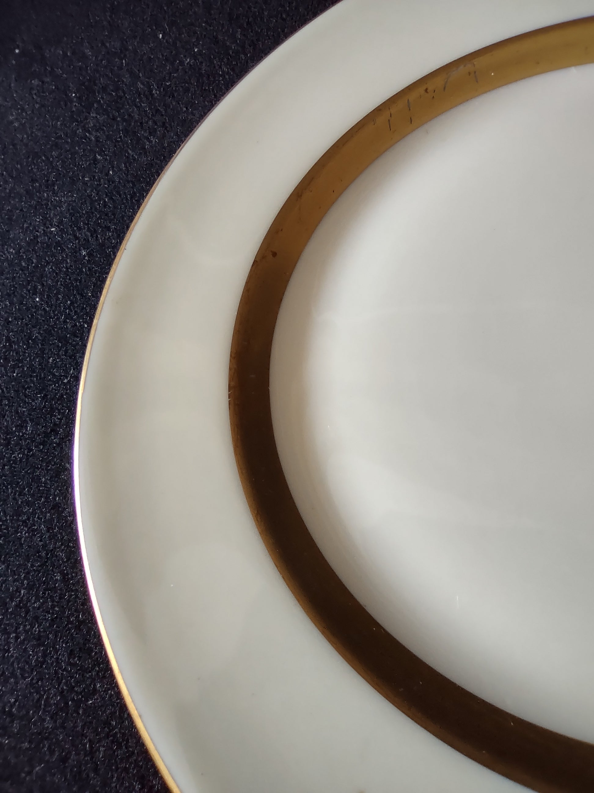 Theodore Haviland Gotham plate gold band scratches detail