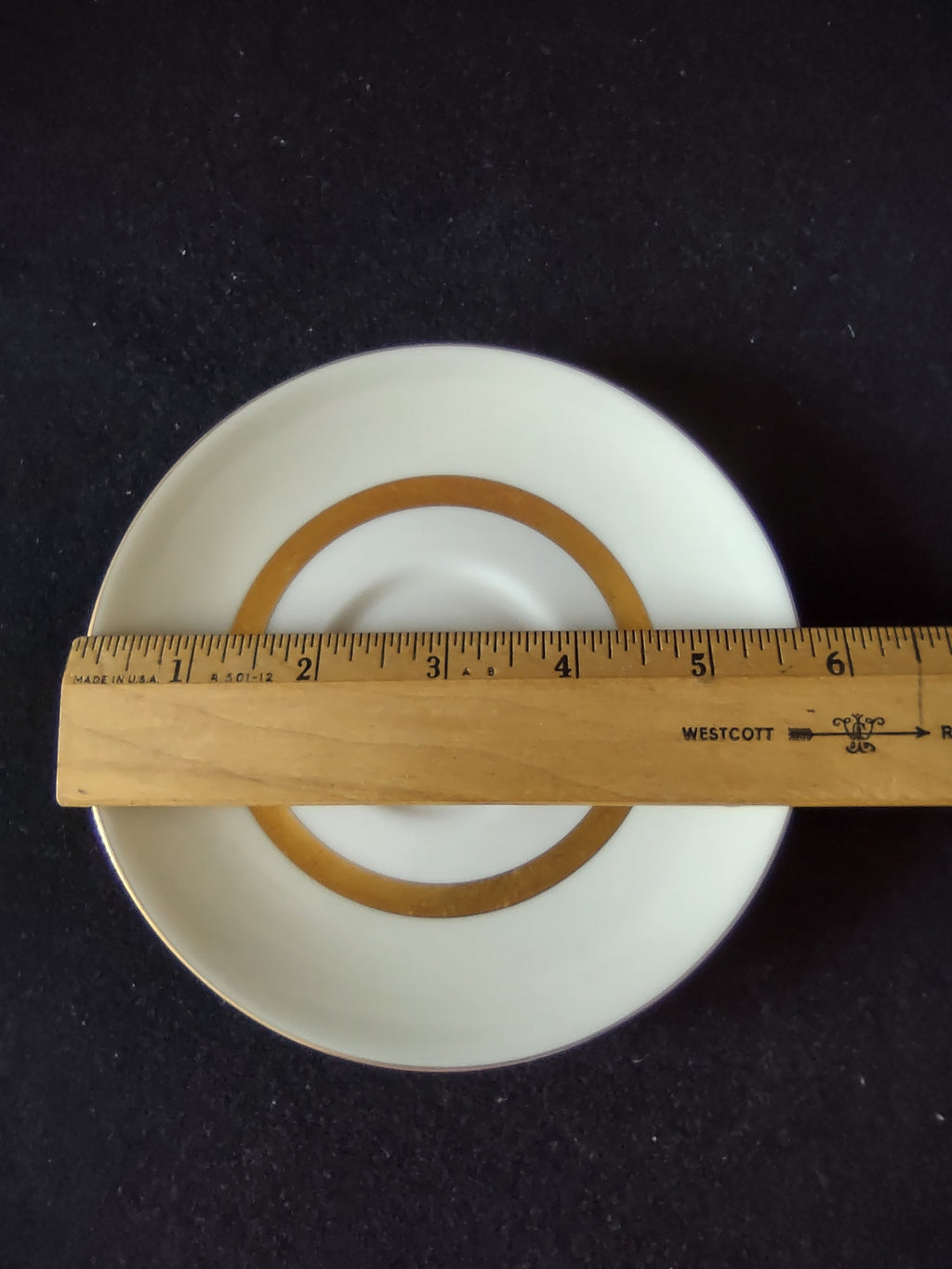 Gotham saucer gold band detail alternate angle