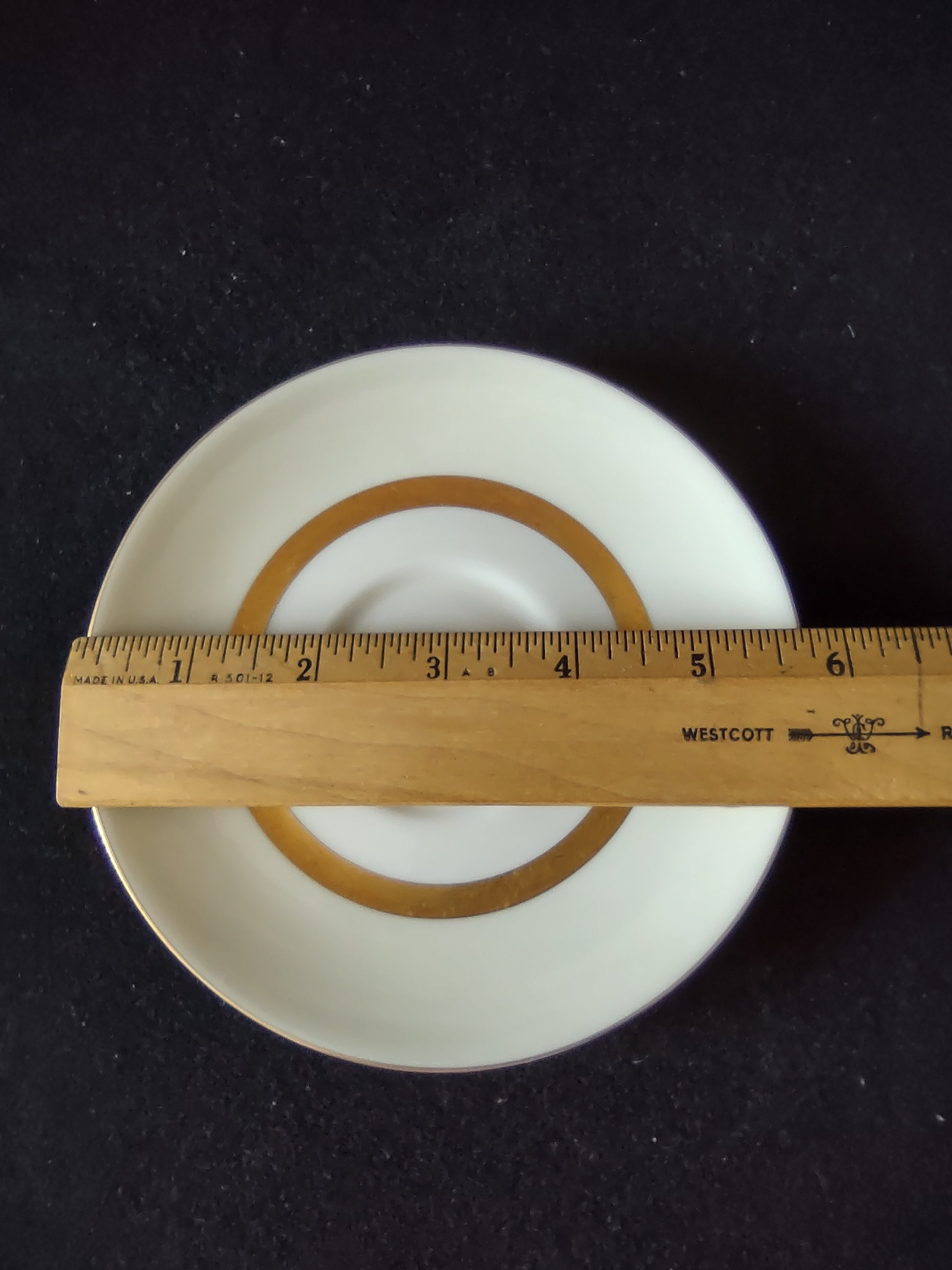Gotham saucer gold band detail alternate angle