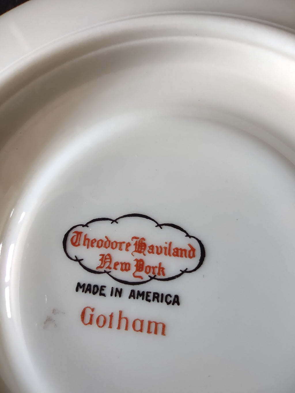 Gotham saucer gold band detail close-up