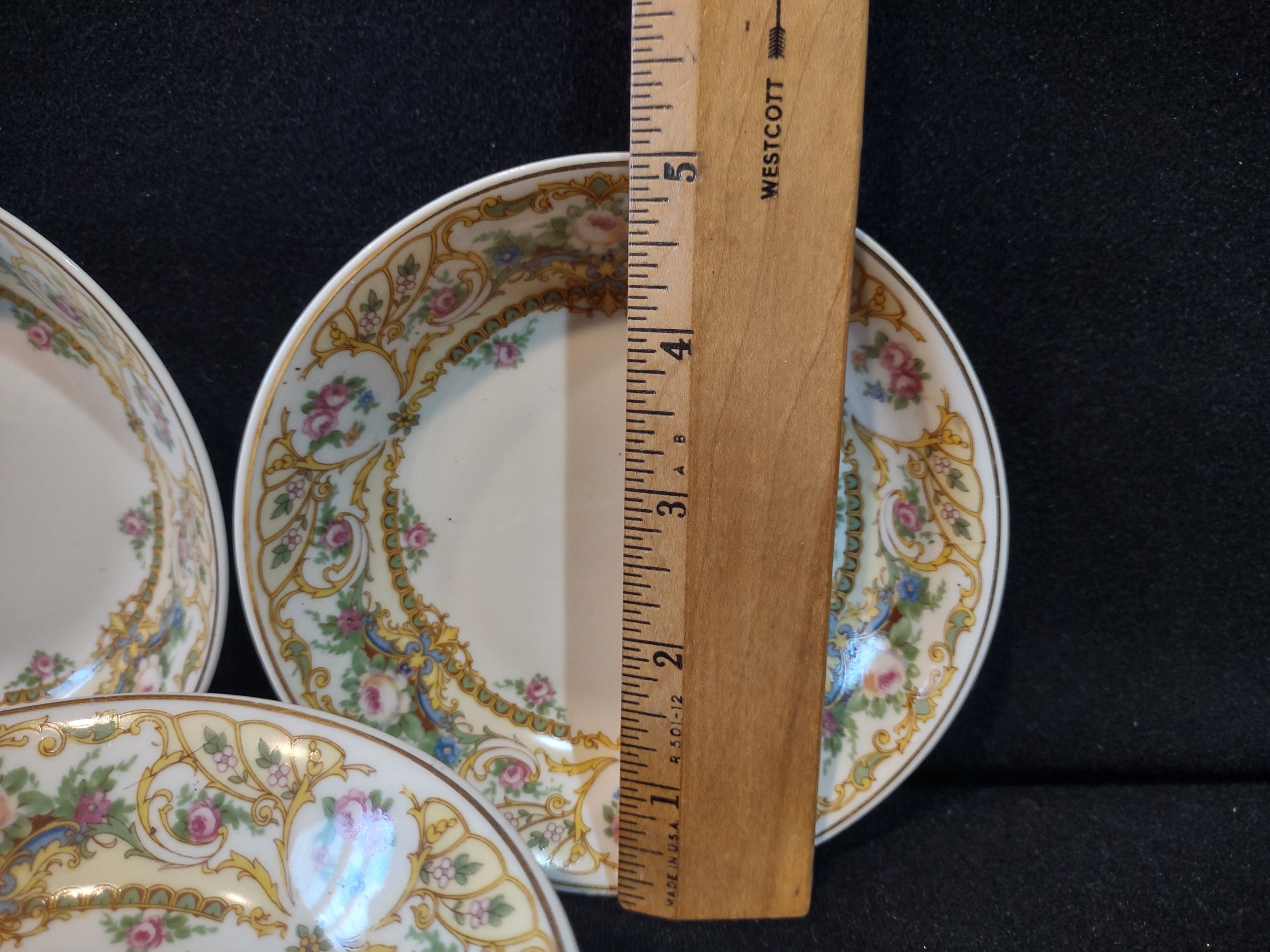 Vintage Syracuse China Old Ivory berry bowl - diameter measurement showing approx. 5 inches