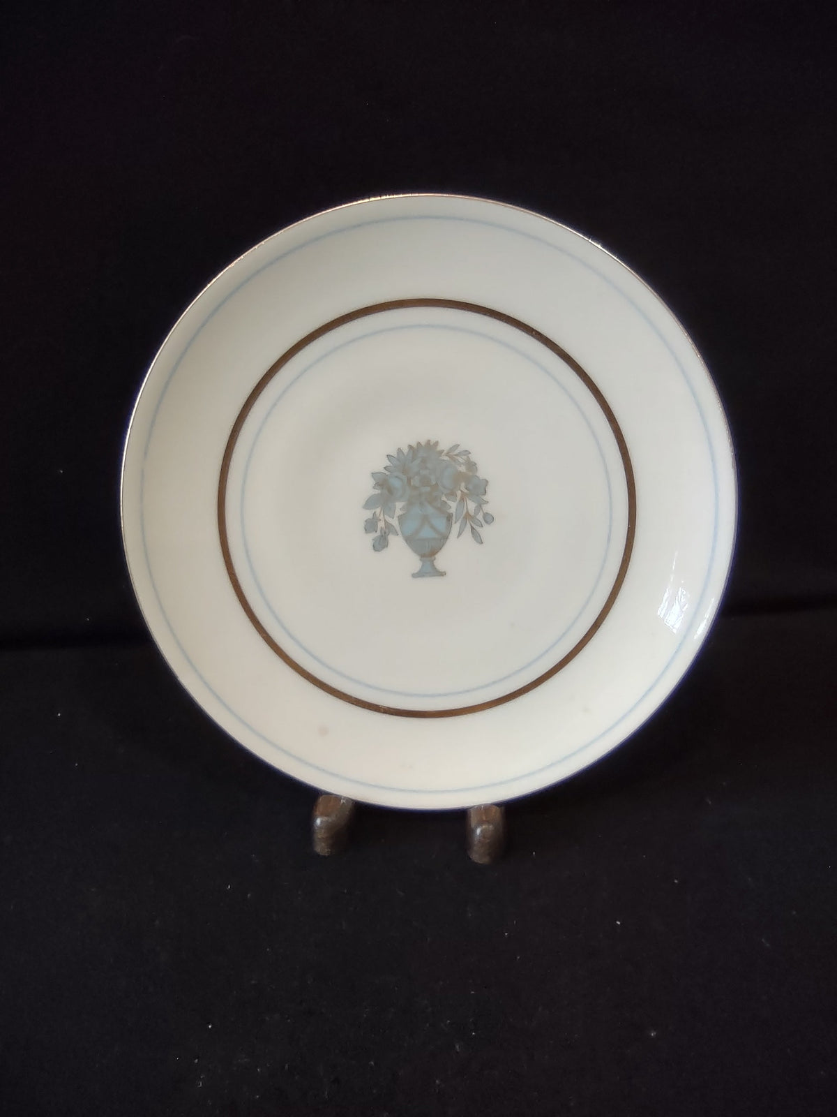 Castleton China Dorset gold band rim detail