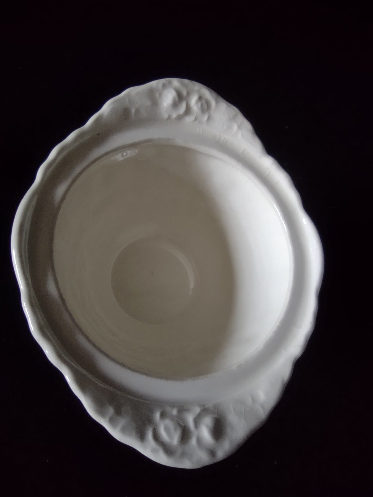Arcopal Blue Pearl close-up of embossed rose relief decoration