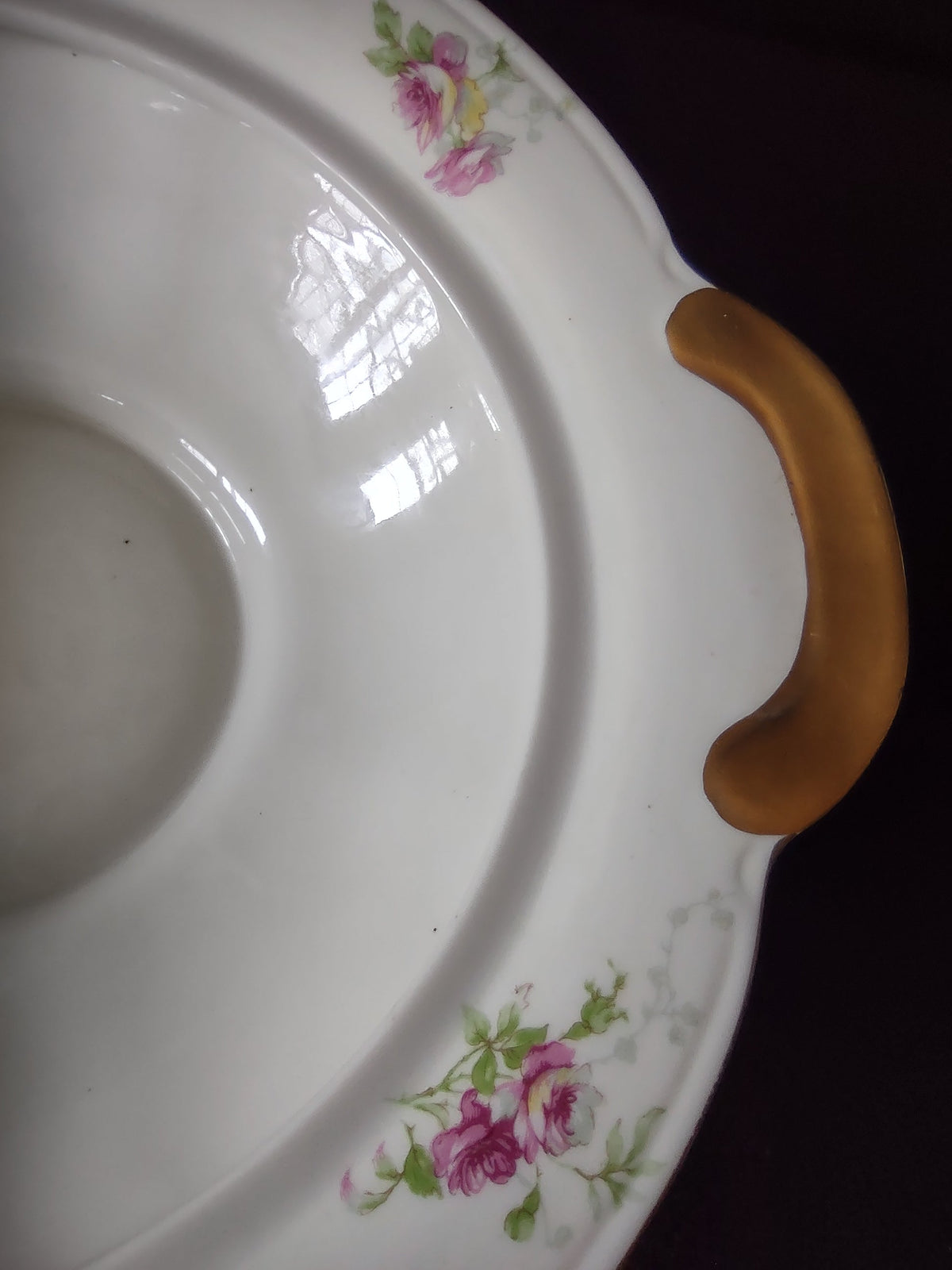 Vintage Theodore Haviland NY Dorset covered serving bowl with lid top view