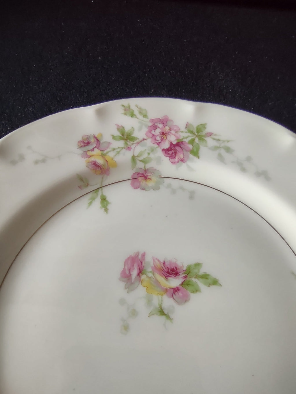 Vintage Theodore Haviland NY Huron plate scalloped rim detail