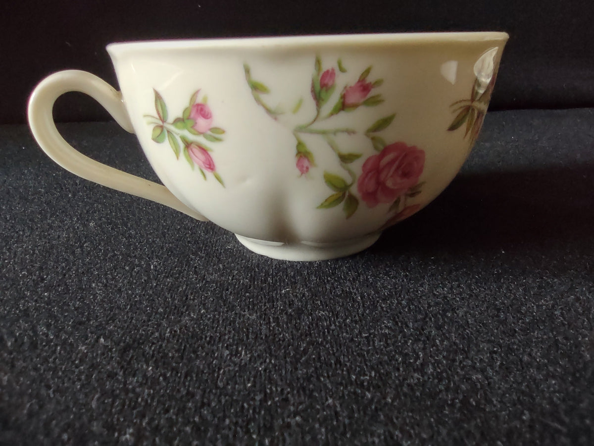 Theodore Haviland Delaware saucer showing full scalloped edge and rose pattern