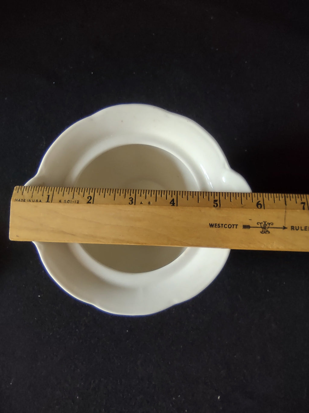 Close-up of sugar bowl rim showing condition, no chips visible