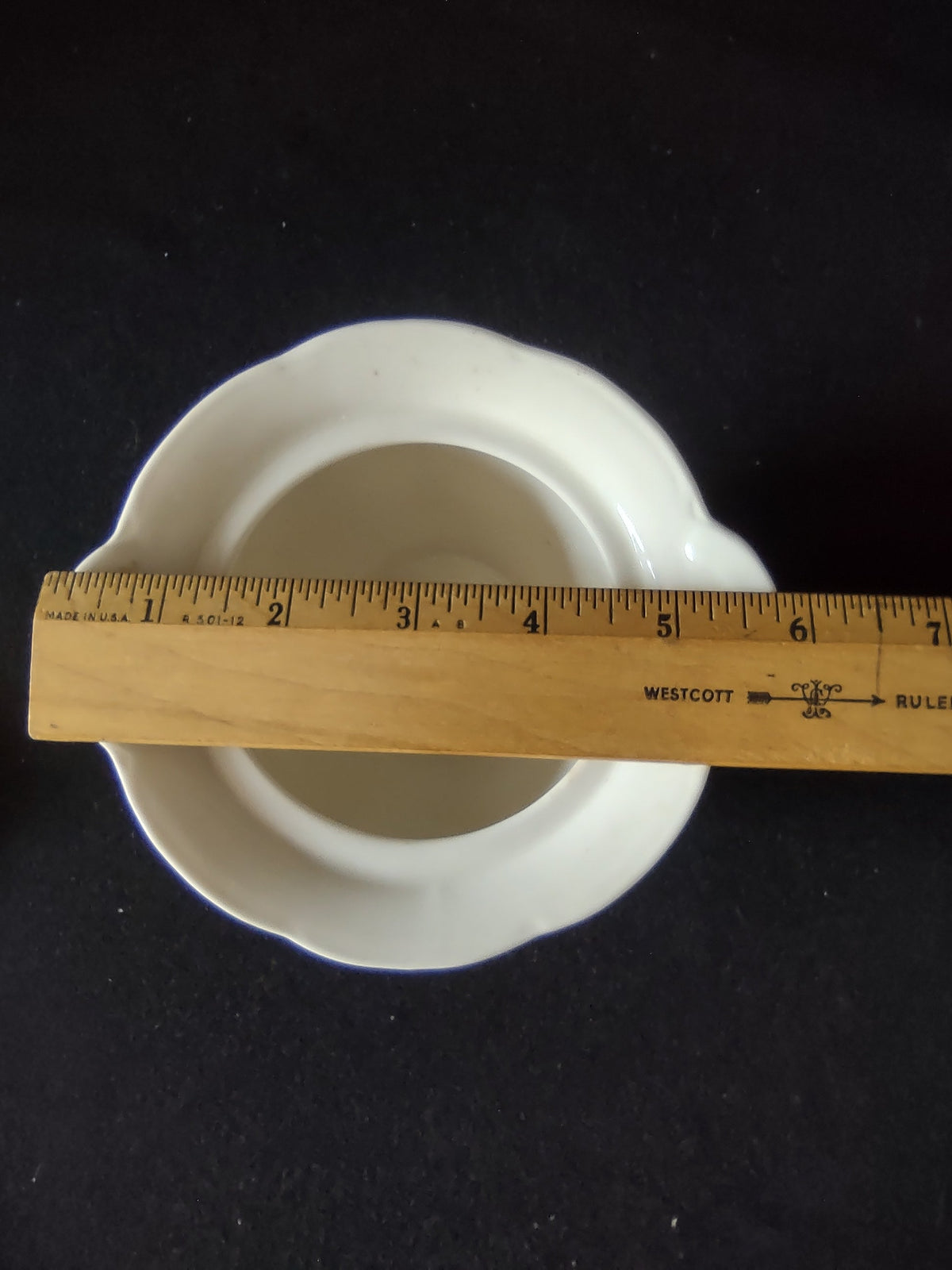 Close-up of sugar bowl rim showing condition, no chips visible