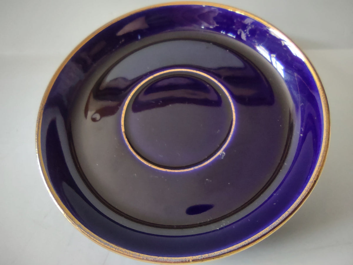 Bottom of cobalt blue saucer showing fully glazed base with no backstamp