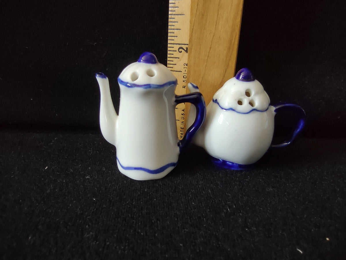 Vintage ceramic teapot salt and pepper shakers blue and off-white set of 2 back view