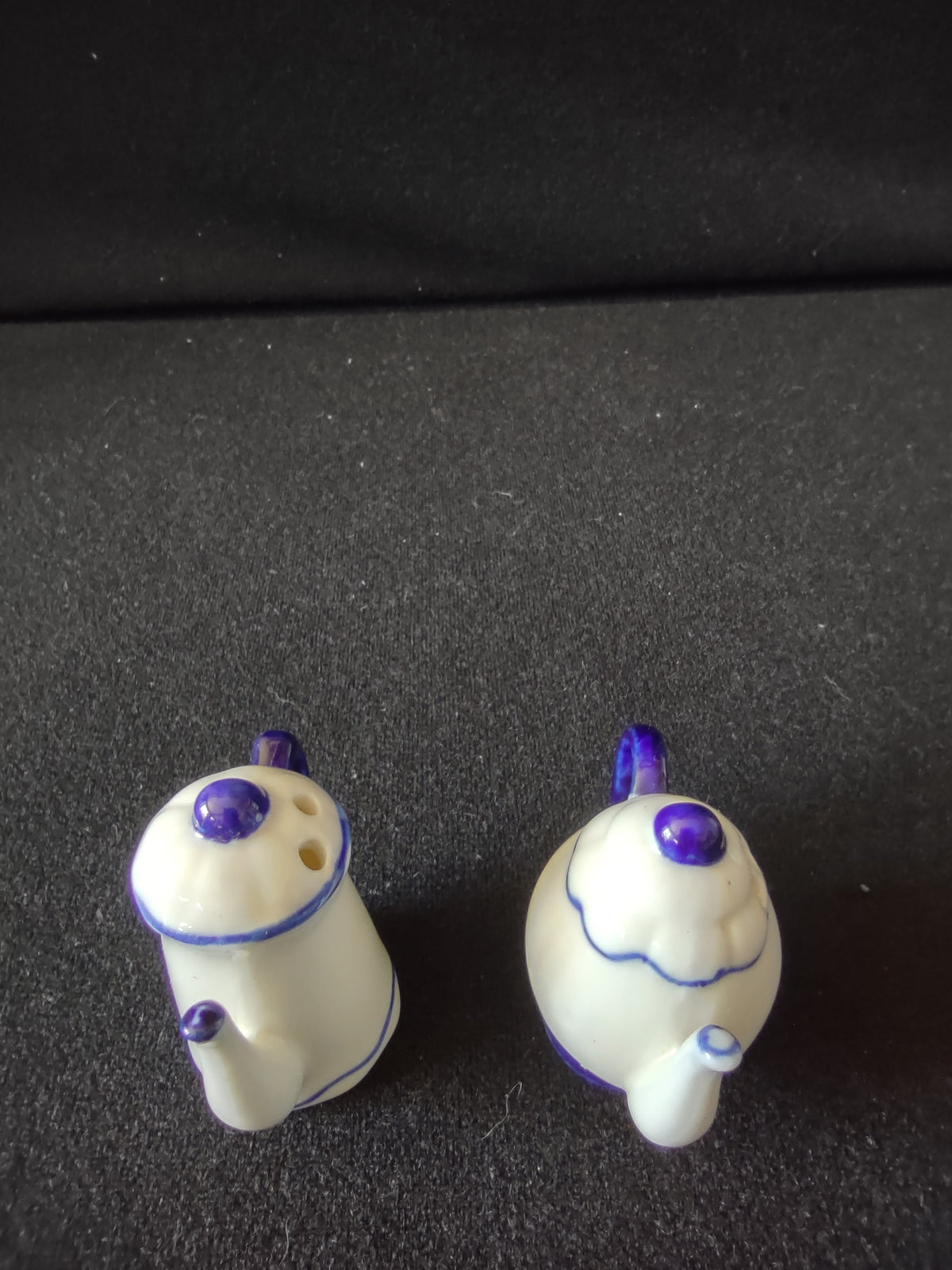 Vintage Ceramic Teapot Salt & Pepper Shakers Blue & Off-White Set of 2 [7307]