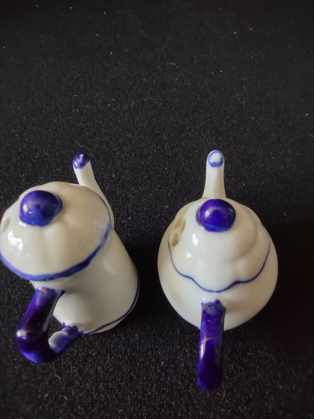 Vintage ceramic teapot salt and pepper shakers blue and off-white bottom view showing bases