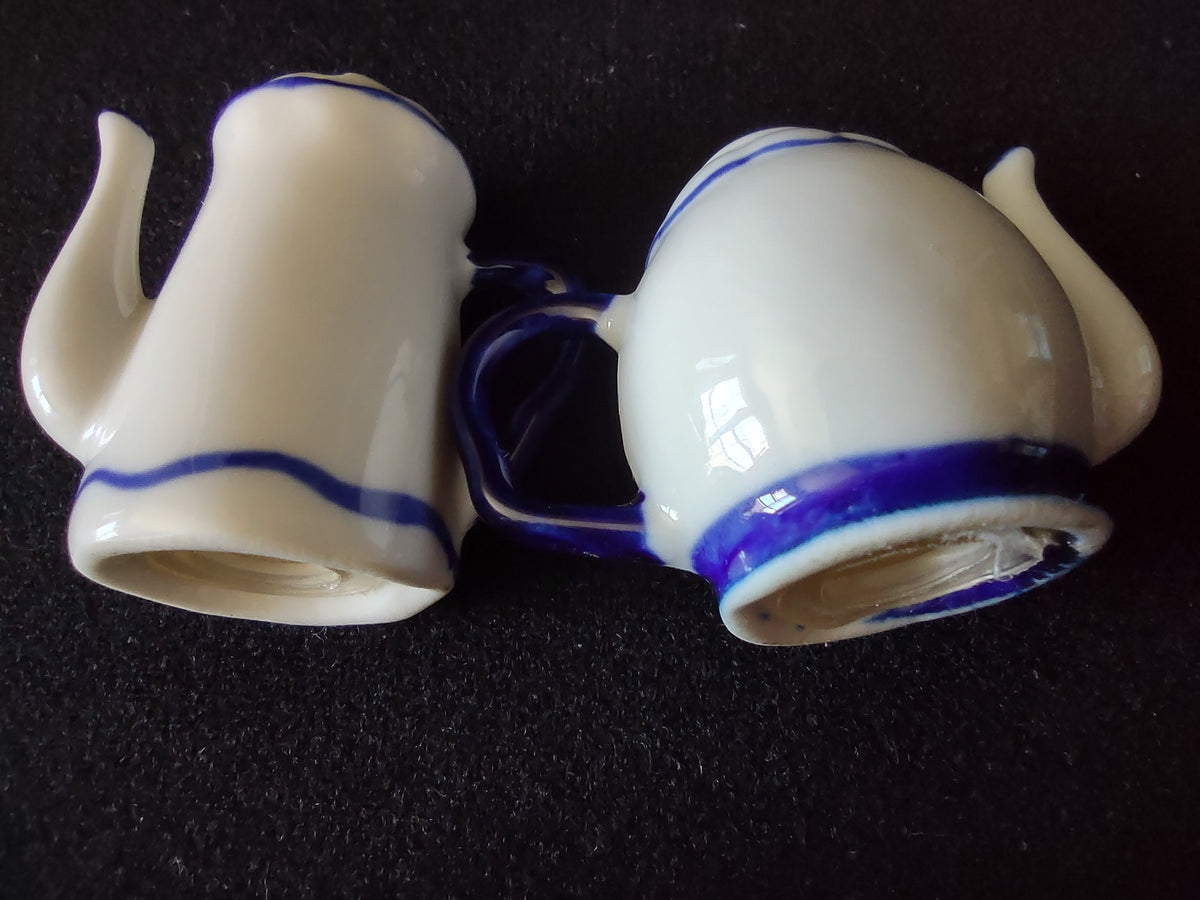 Vintage ceramic teapot salt and pepper shakers blue and off-white size reference with ruler showing under 2 inches