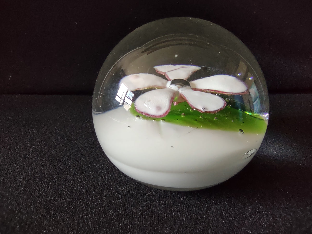 Vintage Art Glass Flower Paperweight White & Green Floral Dome [7308]
