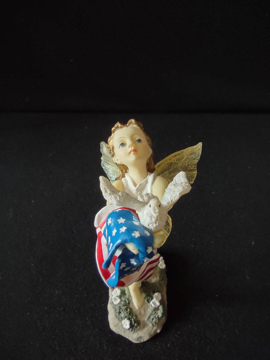 Vintage Dezine Friends of Peace angel fairy figurine - close-up of face and iridescent glitter wings