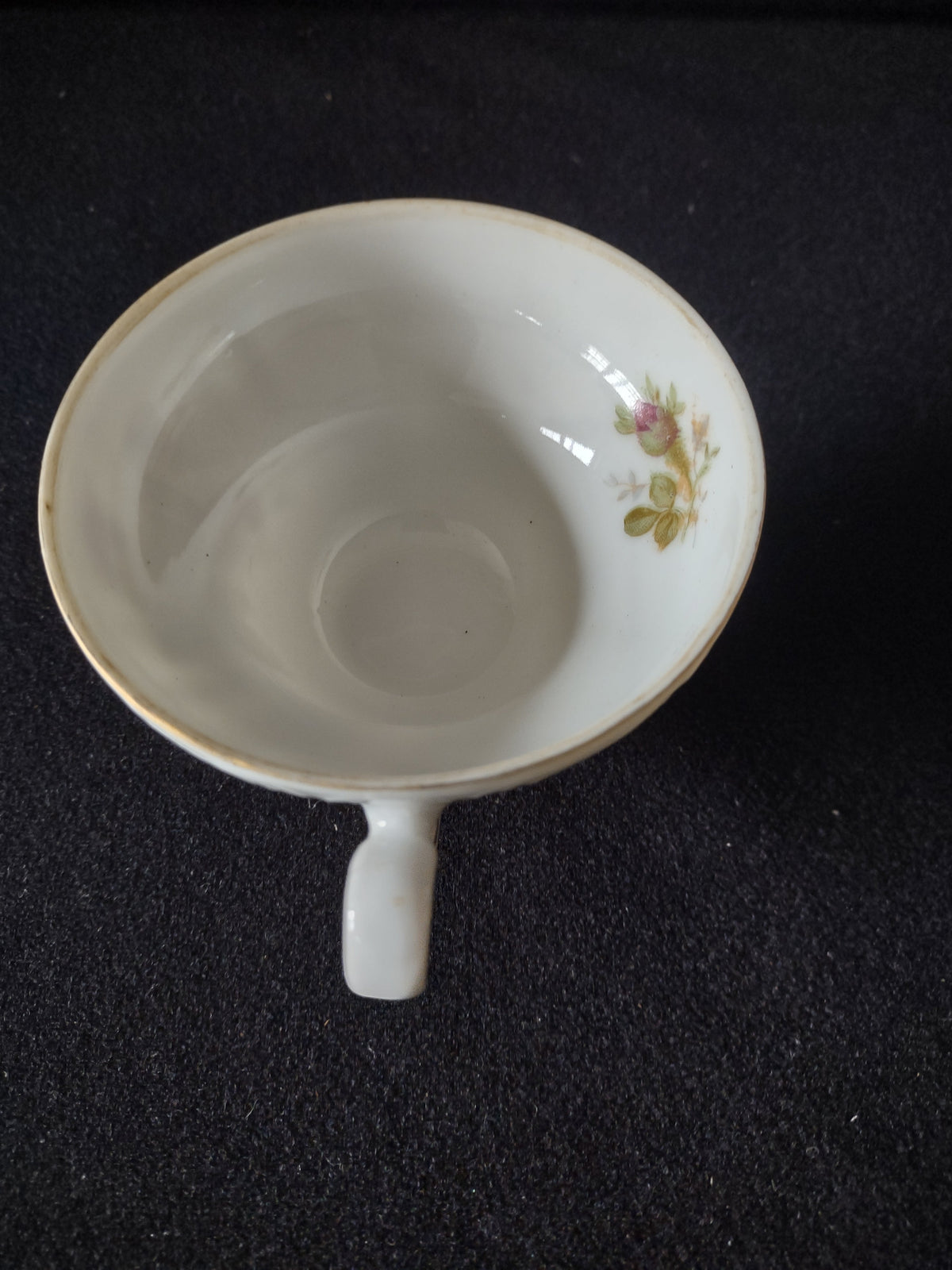 Vintage Wunsiedel Bavaria Moss Rose Tea Cup side view with gold scrolled handle
