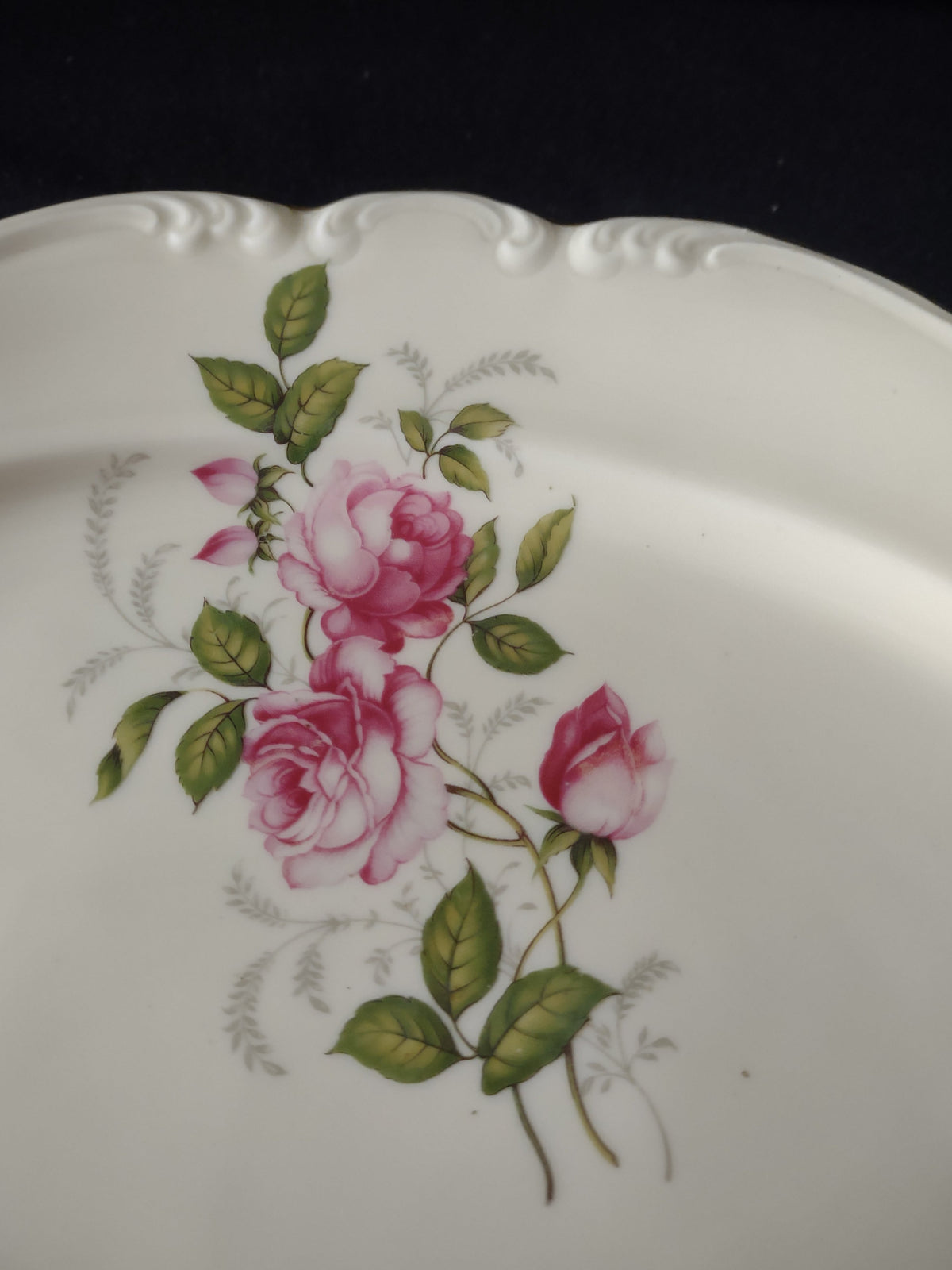 Vintage pink rose oval serving platter - border detail with open rose