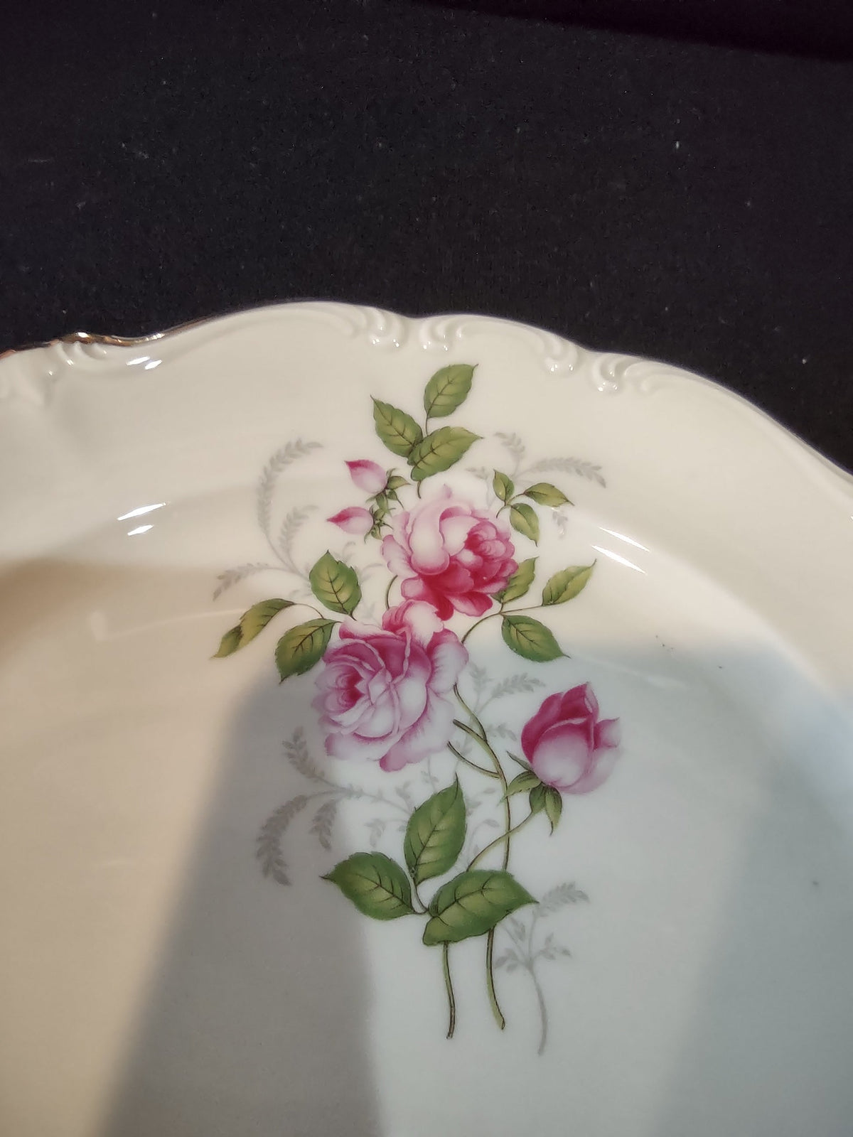 Rosenthal Pompadour plate scalloped gold rim detail
