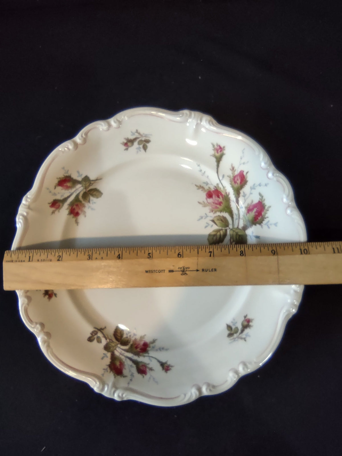 Rosenthal Moss Rose scalloped rim detail