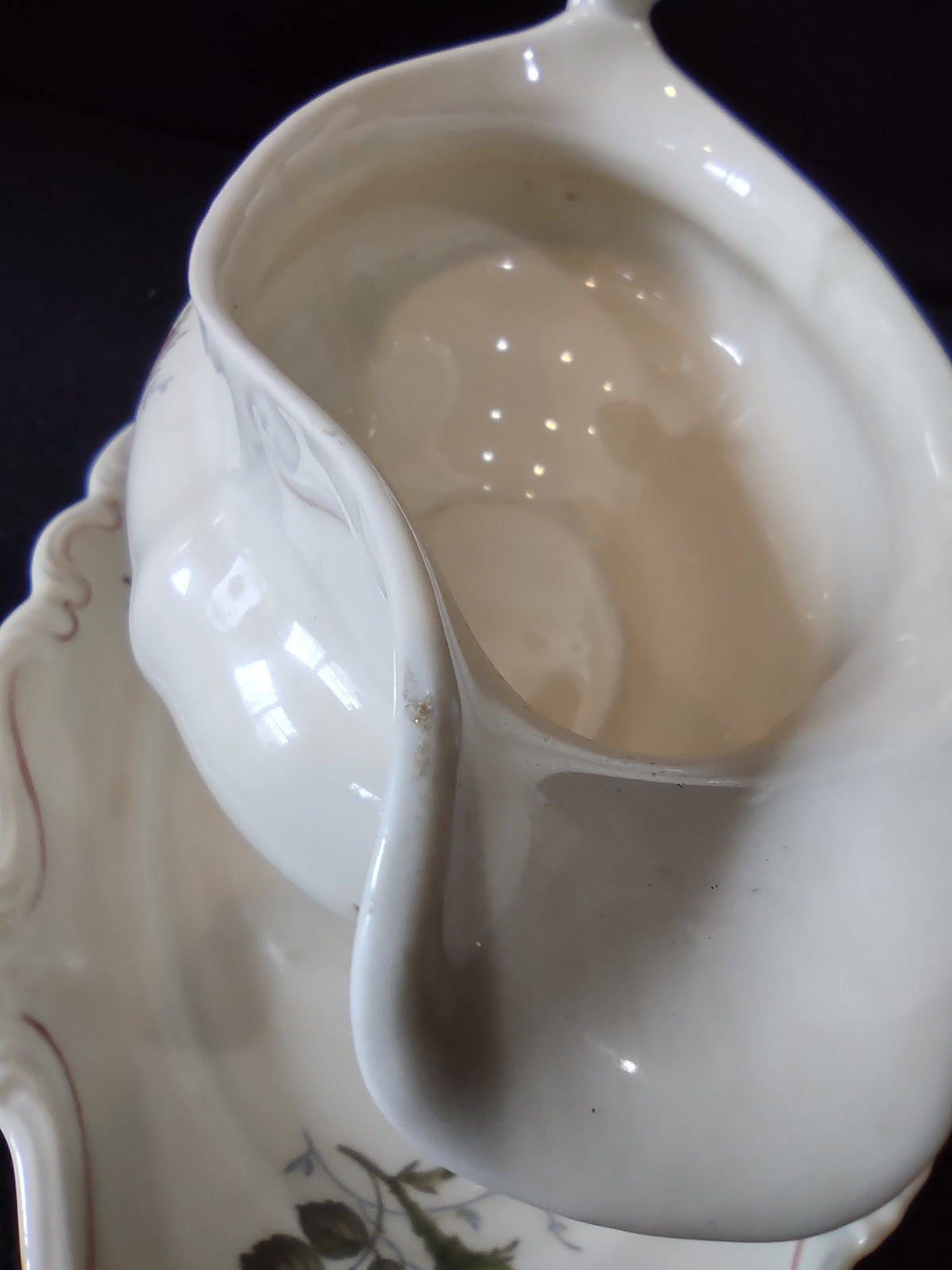 Vintage rosebud gravy boat - handle detail top