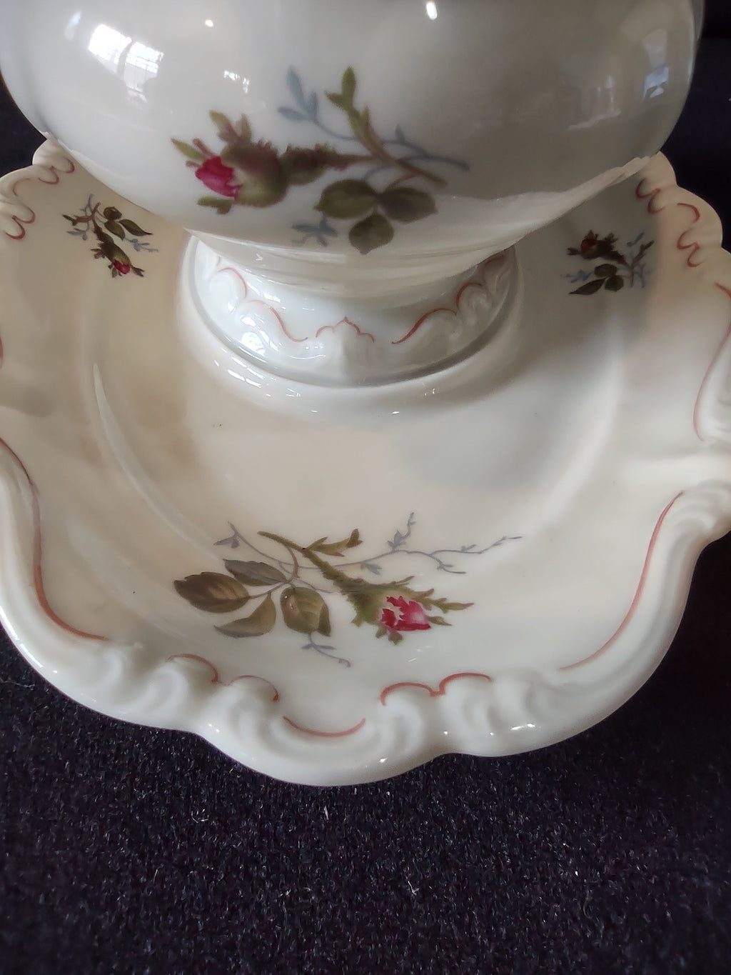 Vintage rosebud gravy boat - additional view