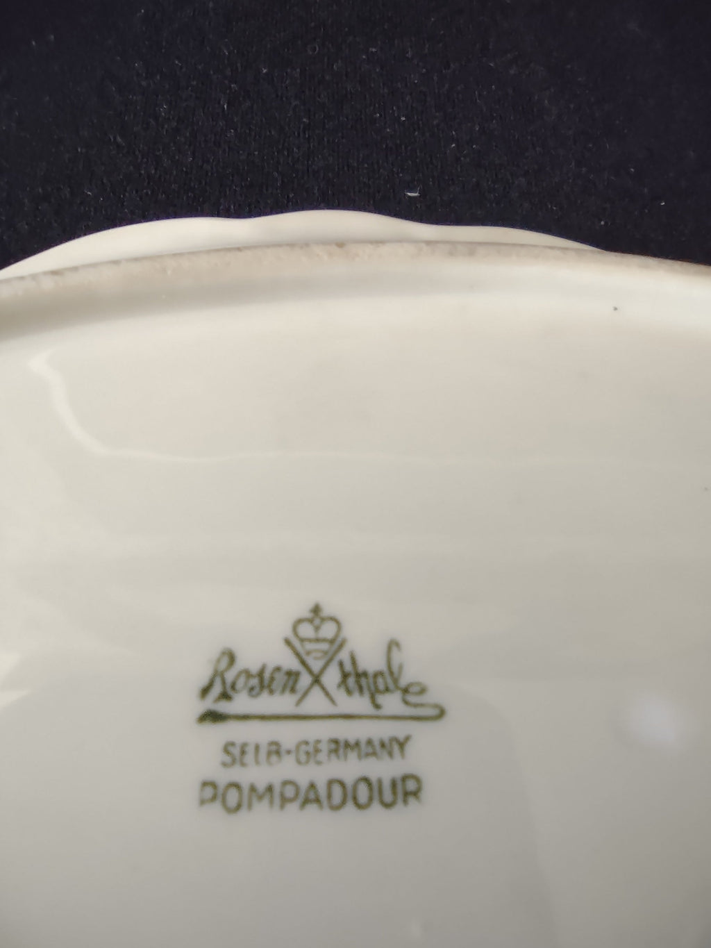 Vintage pink rosebud oval serving dish - center rose detail