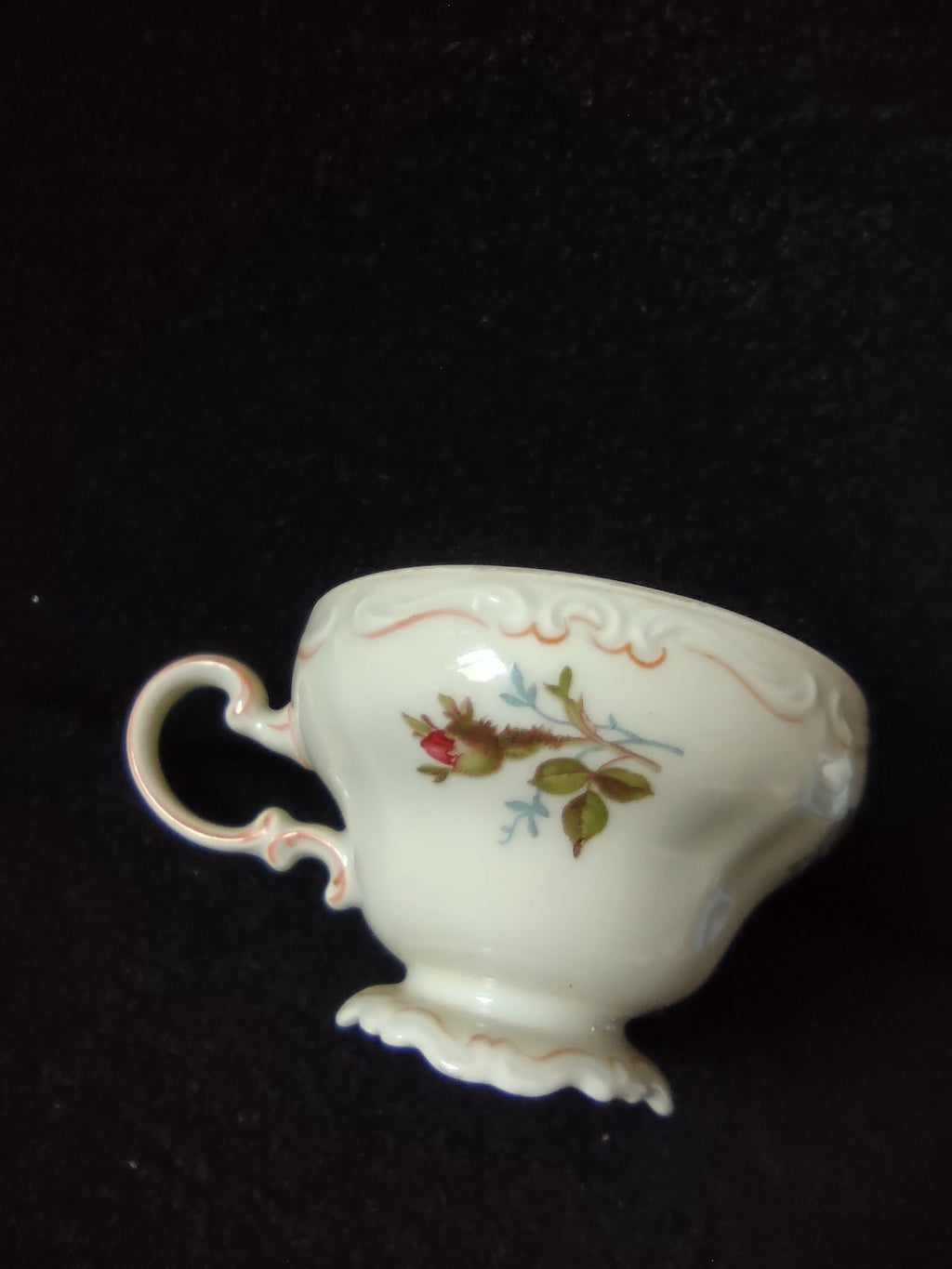 Rosenthal Pompadour tea cup - close-up of S-curve handle with pink trim