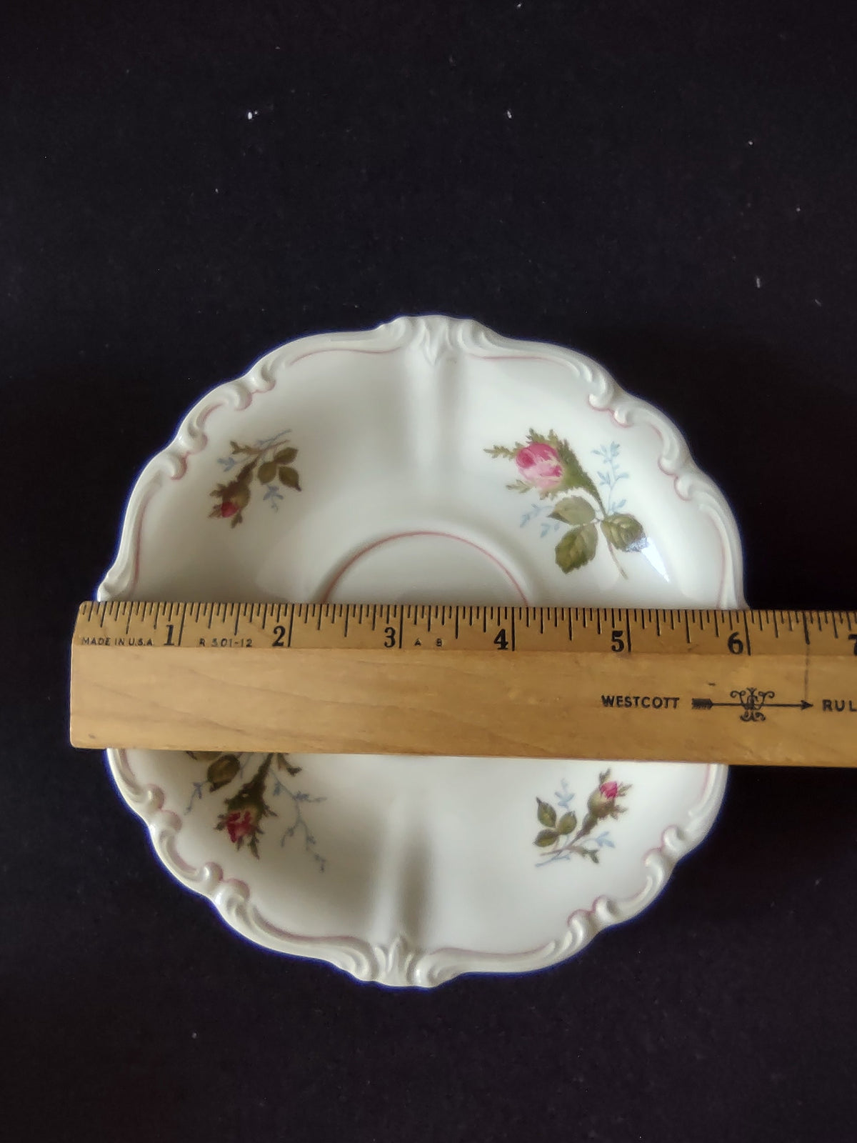 Rosenthal Pompadour Moss Rose saucer detail