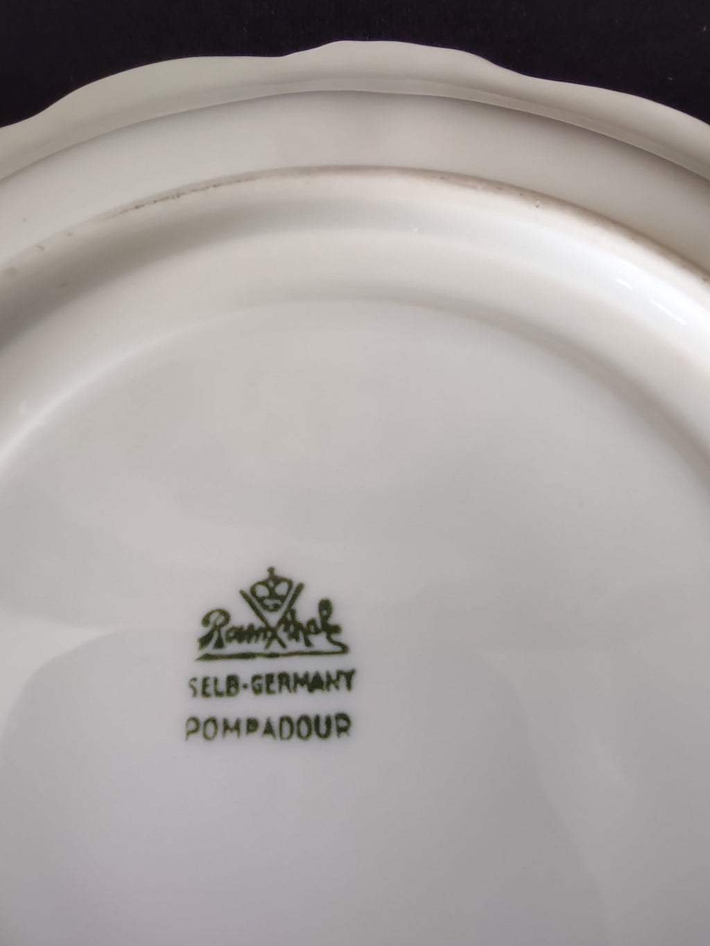 Rosenthal Pompadour Moss Rose saucer top view