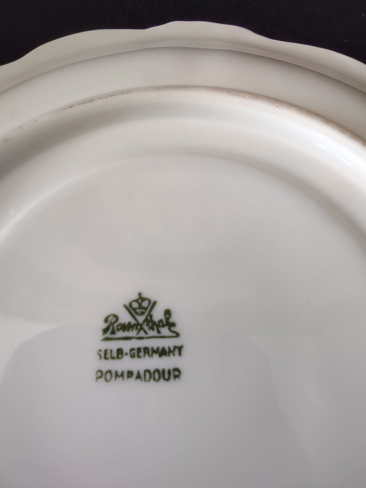 Rosenthal Pompadour Moss Rose saucer top view